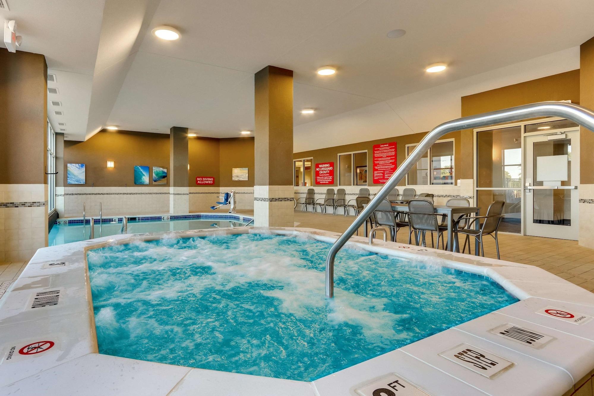Vista Piscina Drury Inn & Suites Lafayette, IN