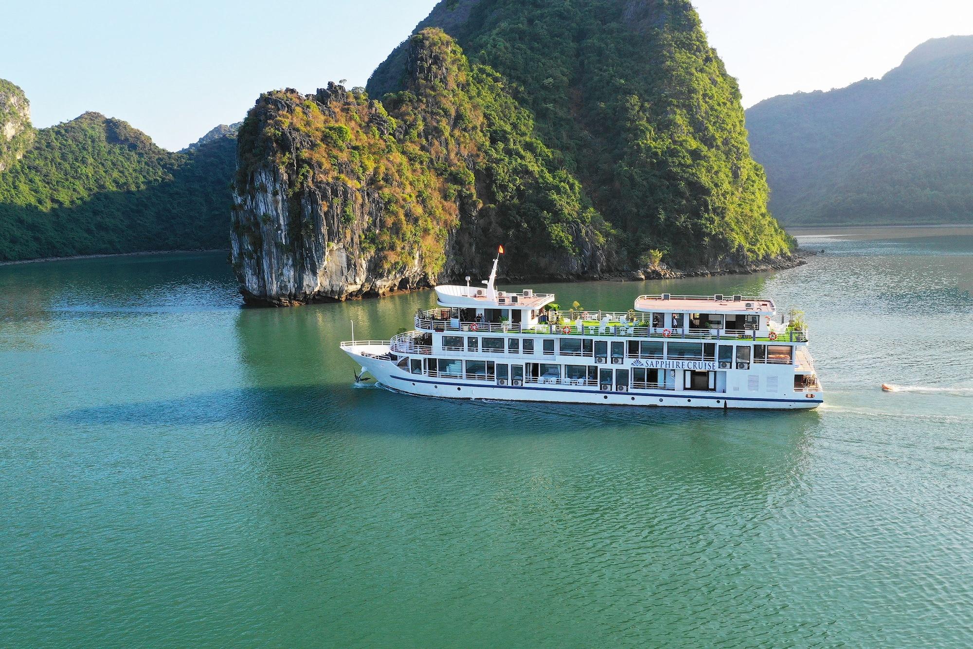 Vista Exterior Halong Sapphire Cruise