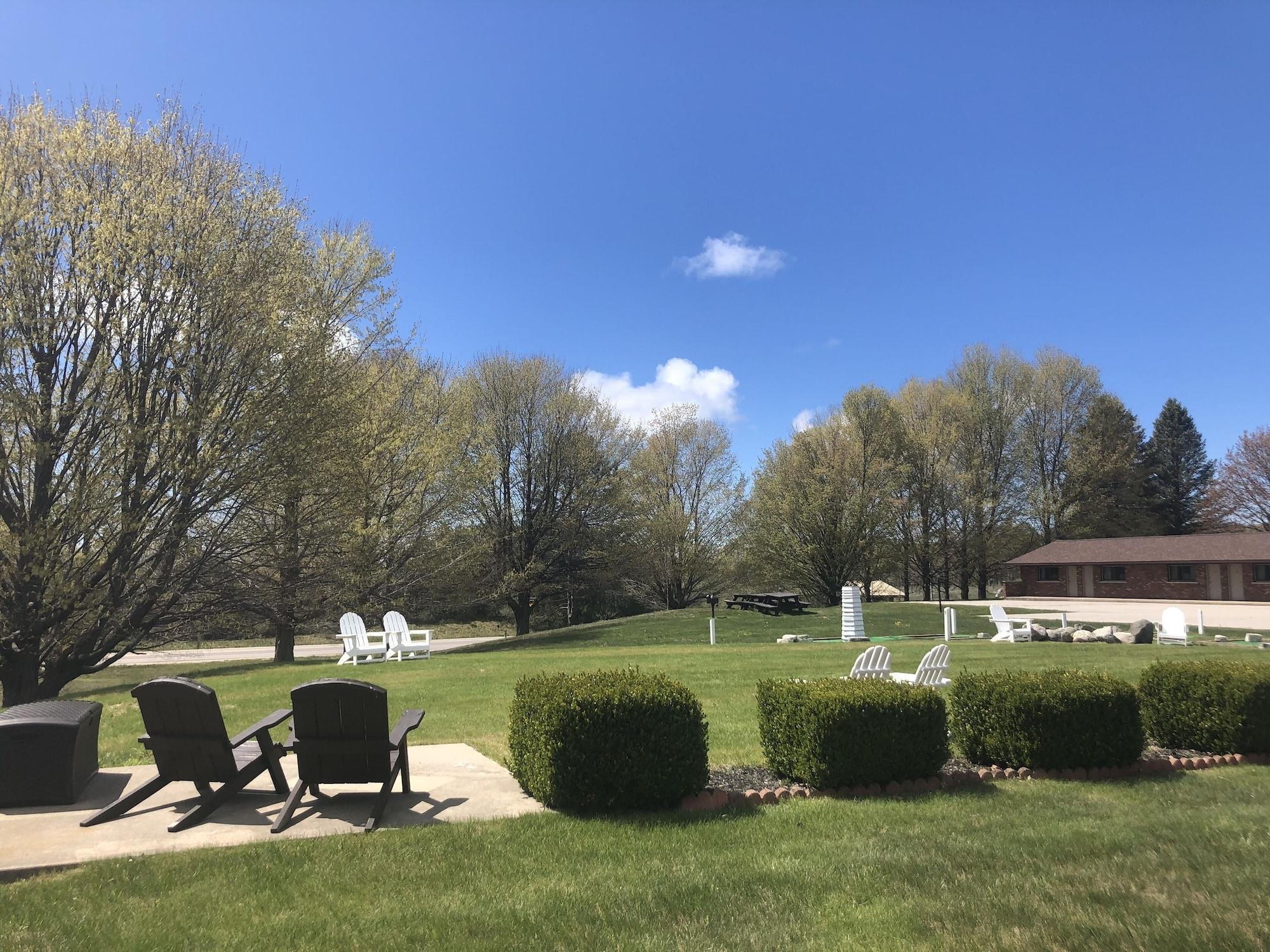 Vista Exterior Inn At The Alpine By Budget Host