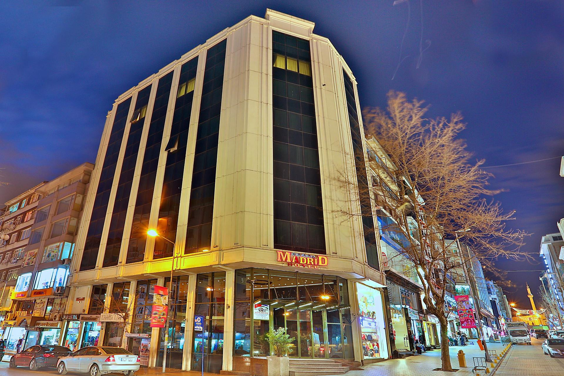 Vista Exterior Grand Madrid Hotel