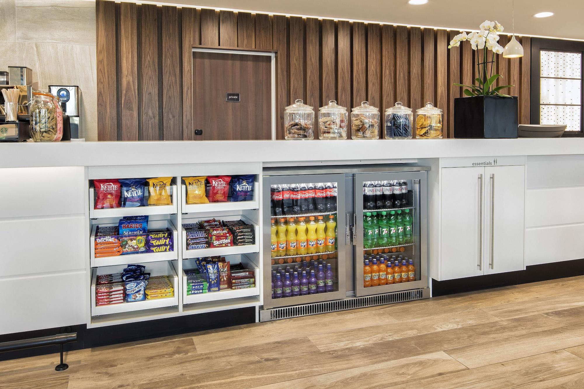 Vista Lobby Hampton by Hilton London Stansted Airport