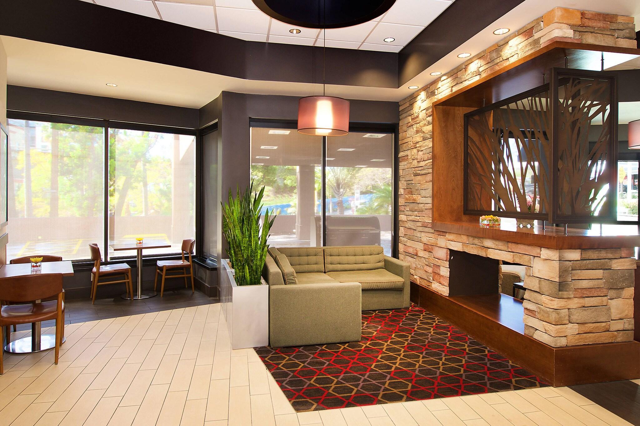 Vista Lobby The DEXTRO Little Italy, BW Premier Collection