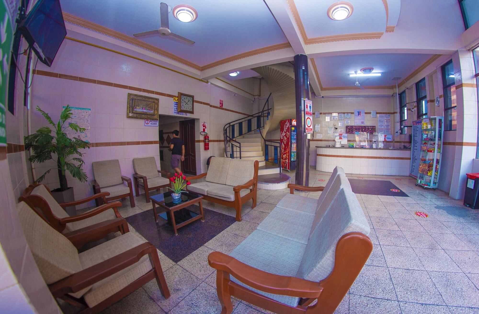 Vista Lobby residencial francia - Hostel