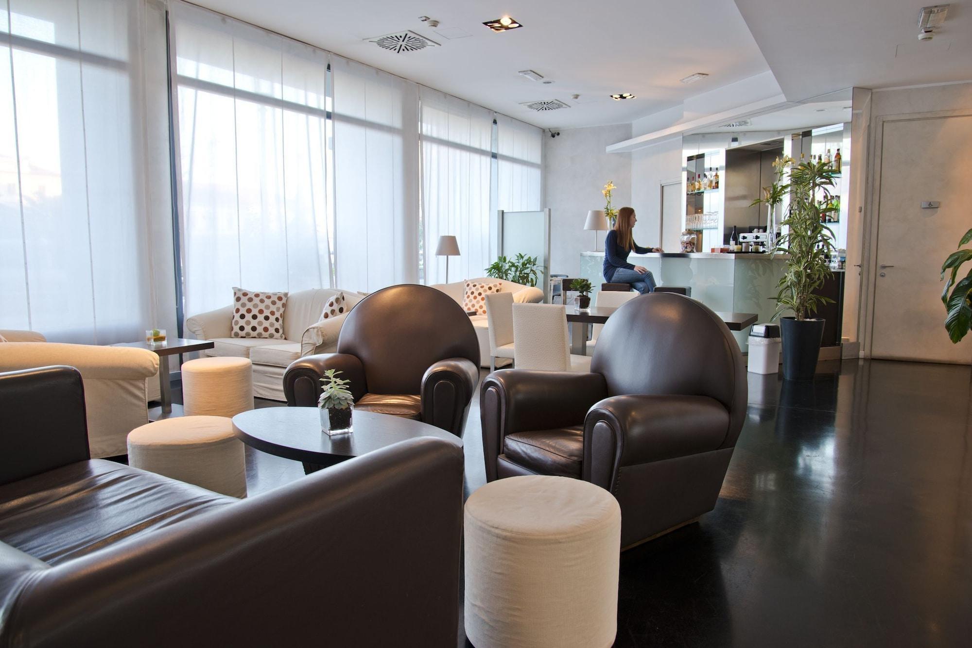 Bar/Salón Hotel Cavour Novara