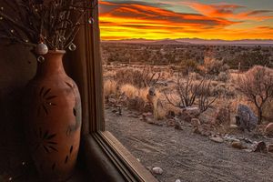 Alquiler Vacacional - Magical 21 Acre Solar Adobe Ranch House in Ojo Caliente and Carson Nat. Forest
