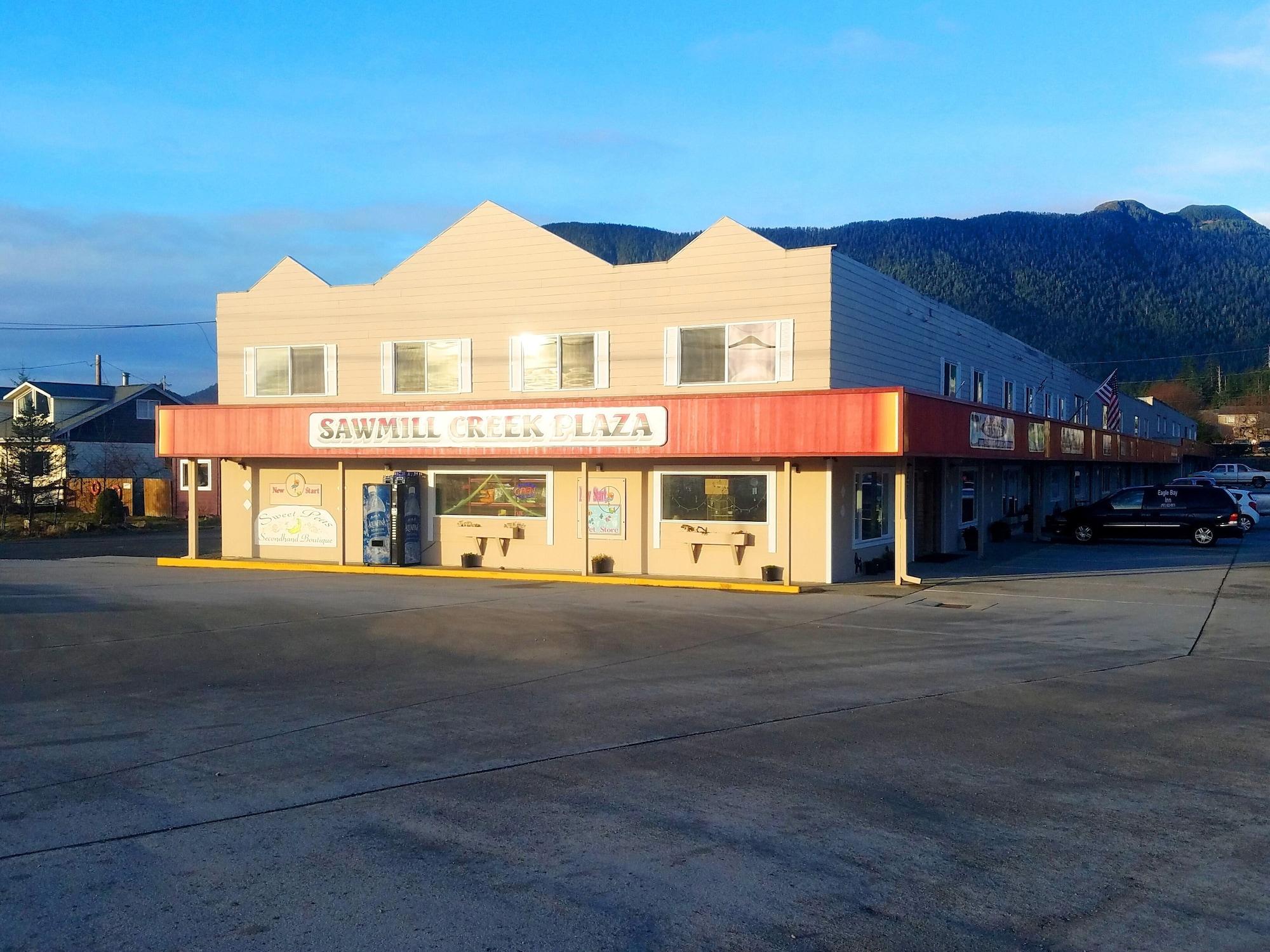 Varios Eagle Bay Inn