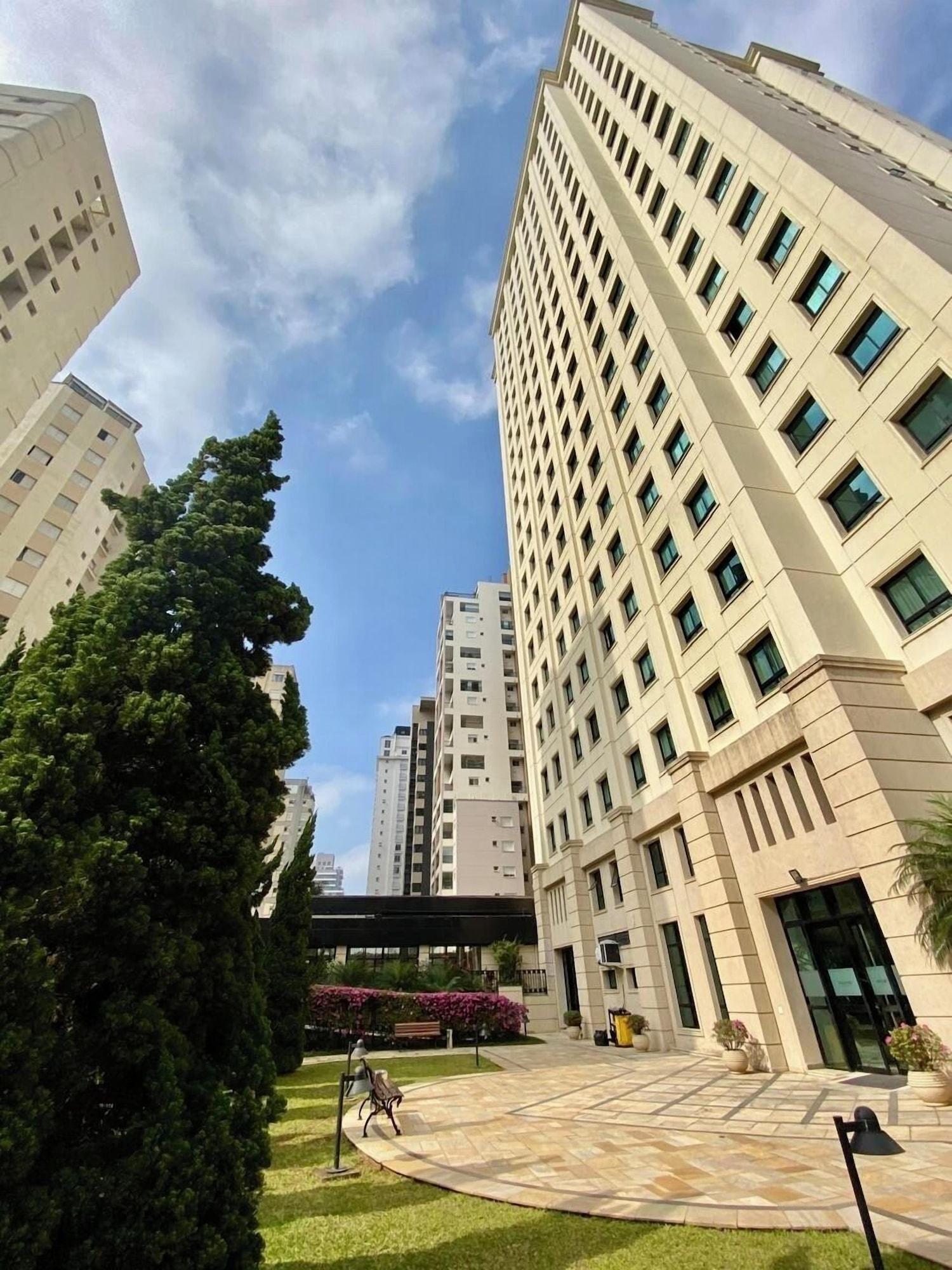 Vista Exterior Comfort Flat Pinheiros em Hotel..