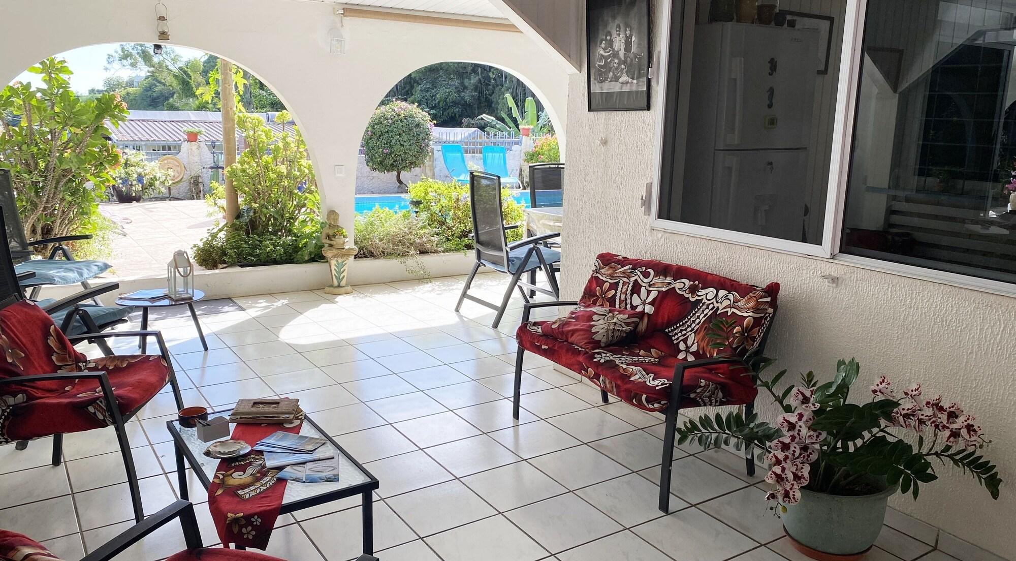 Vista Lobby Mahina's Lodge