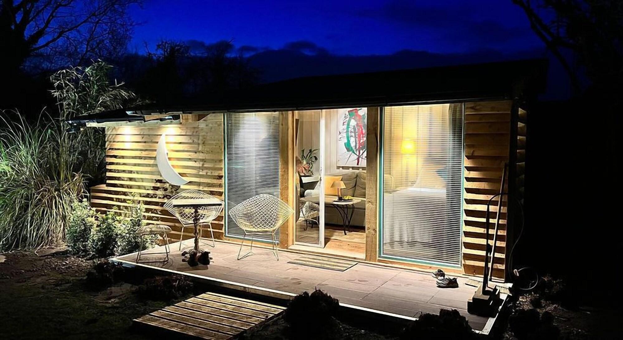 Vista Exterior Cedar House Boutique B&B