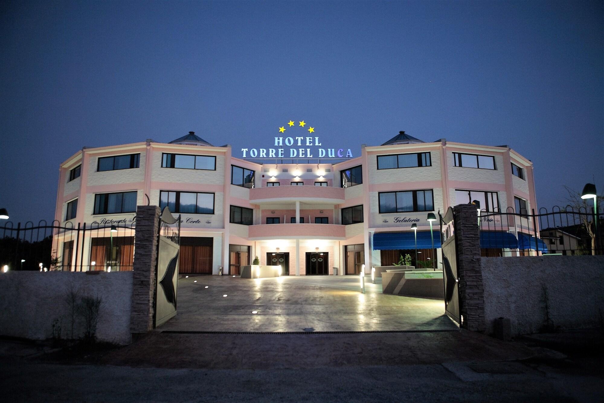 Vista Exterior Hotel Torre del Duca