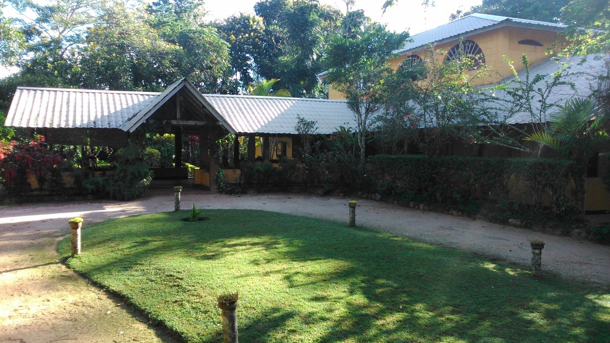 Varios Sunnyside Holiday Bungalow