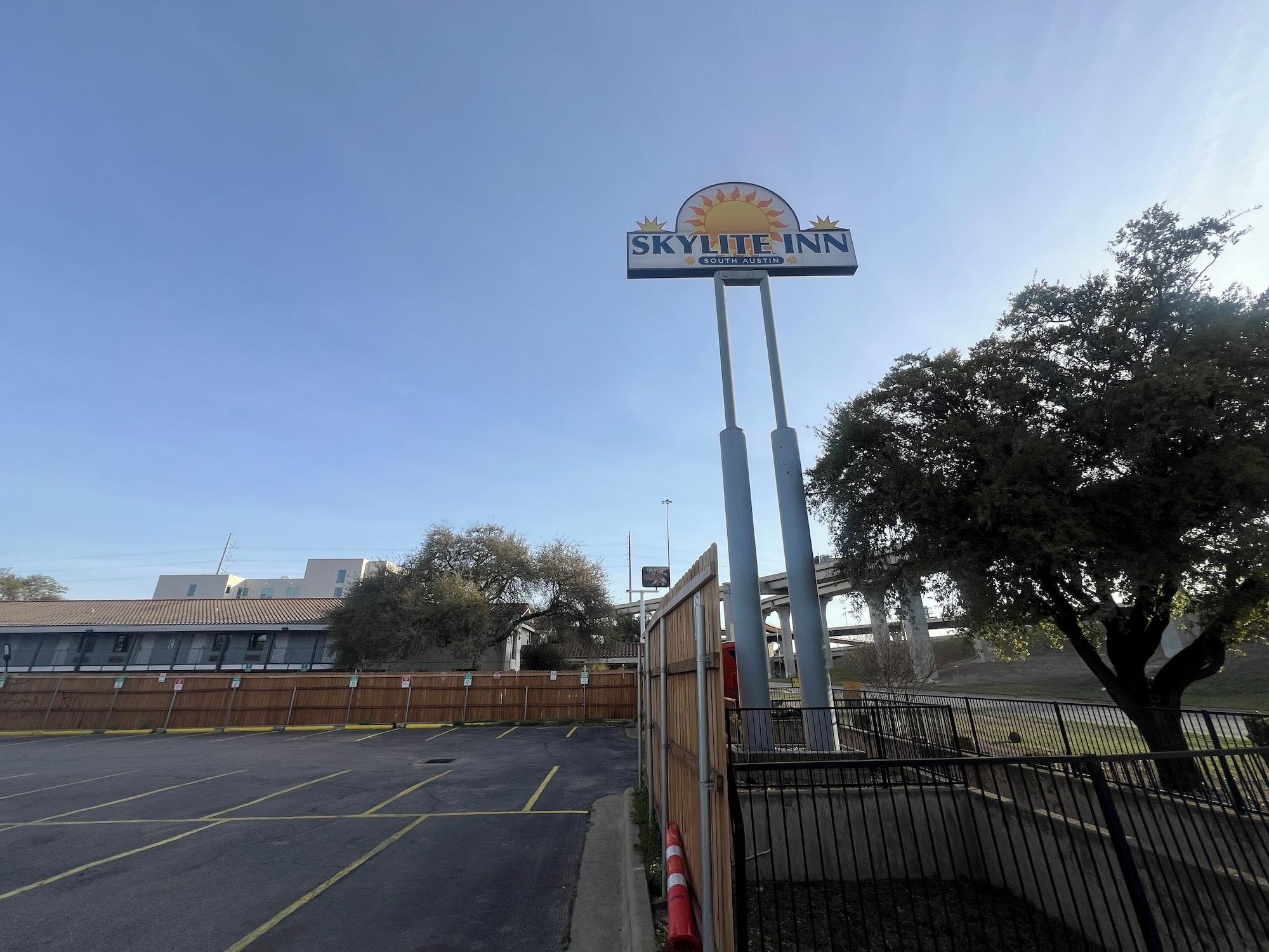 Comodidades del Alojamiento Skylite inn