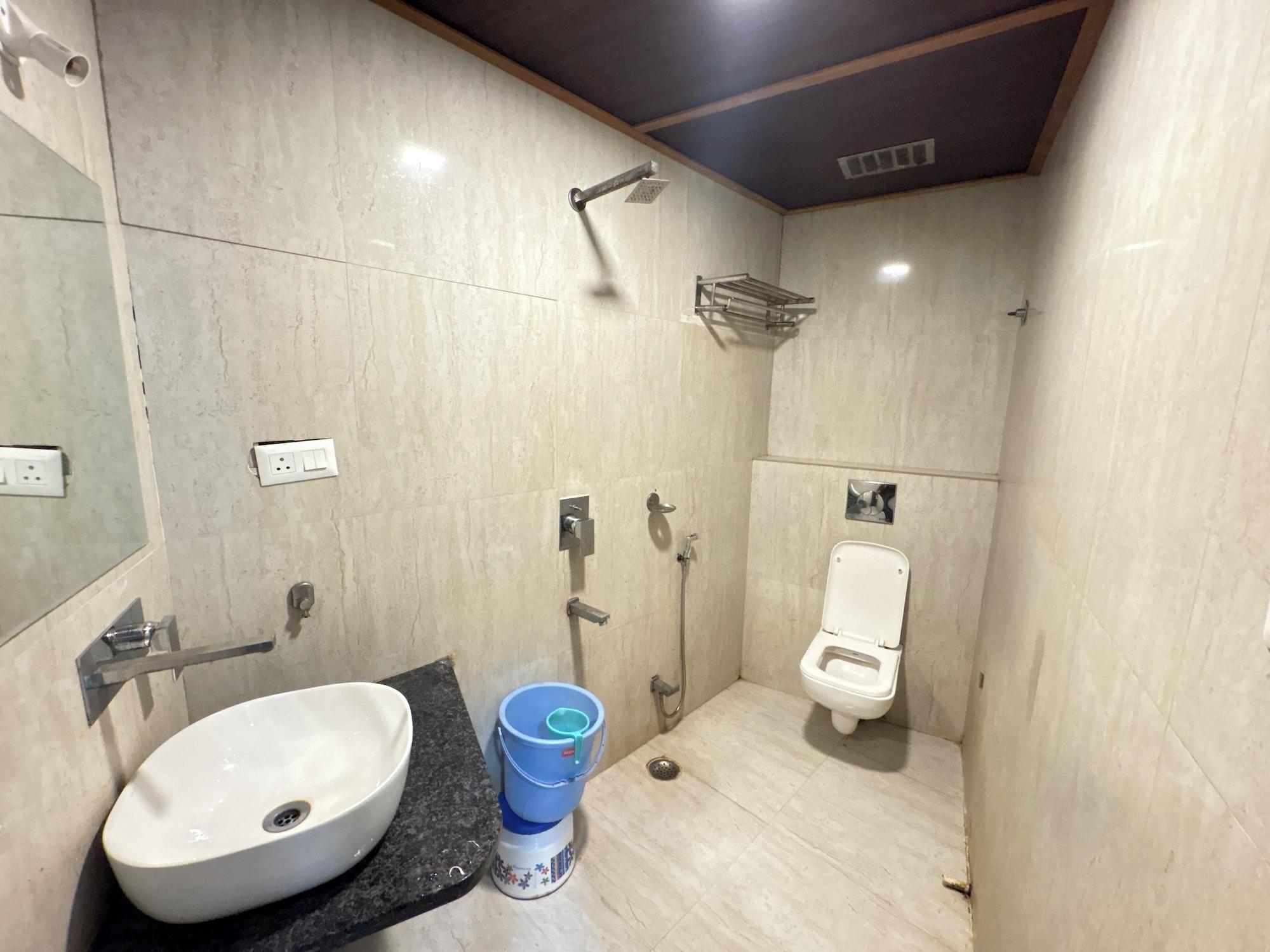 Equipamiento de Habitación Hotel Moon Sky Ajmer Good Facility