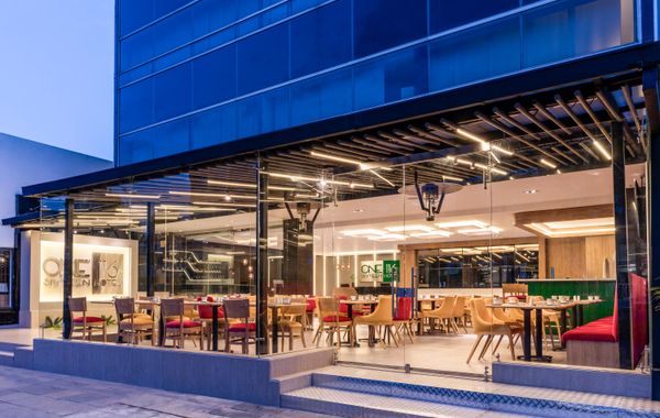 One Sixteen Hotel