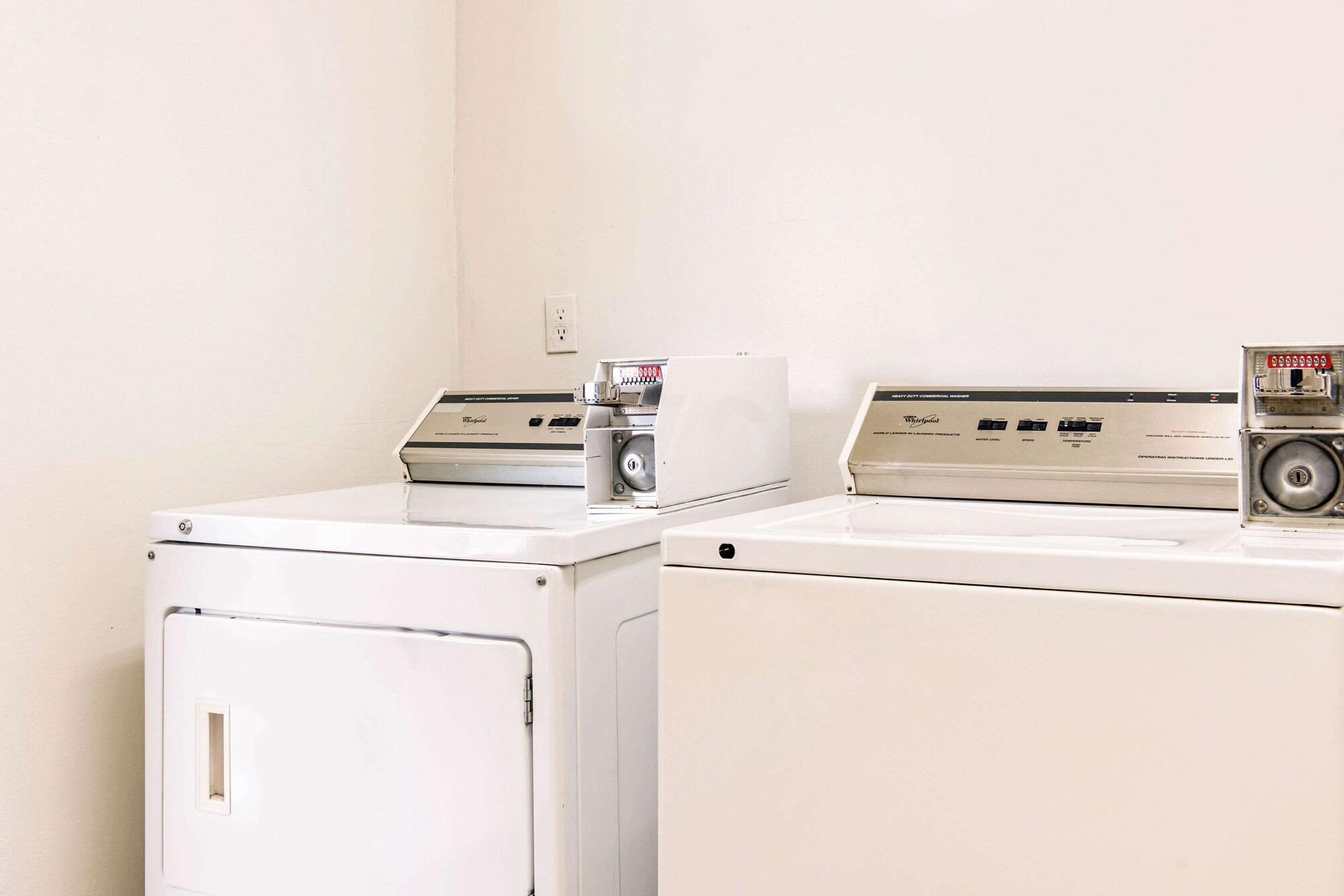 Comodidades del Alojamiento Econo Lodge Holland - Toledo