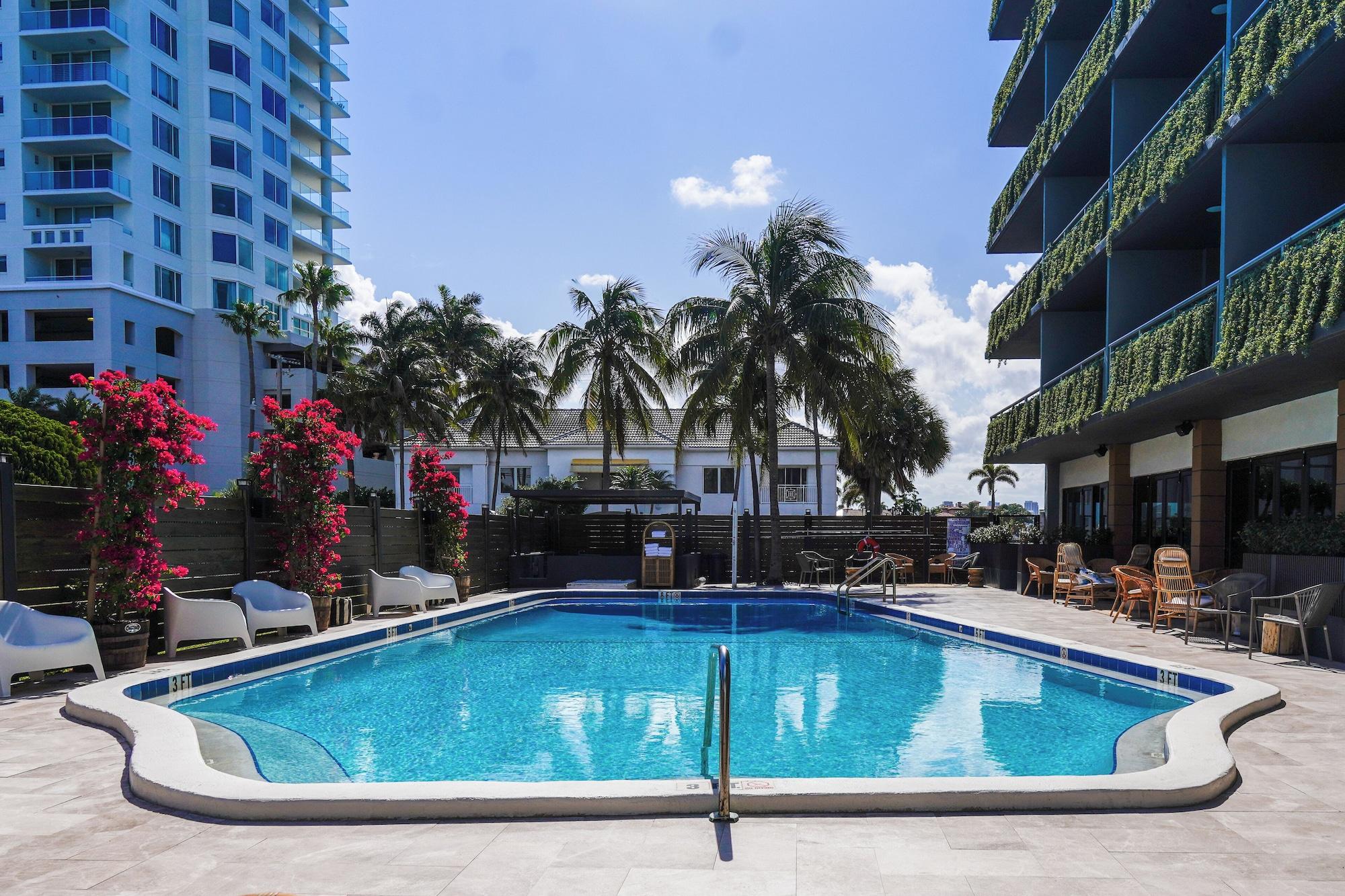 Vista Piscina Barley House Hotel, Trademark Collection by Wyndham