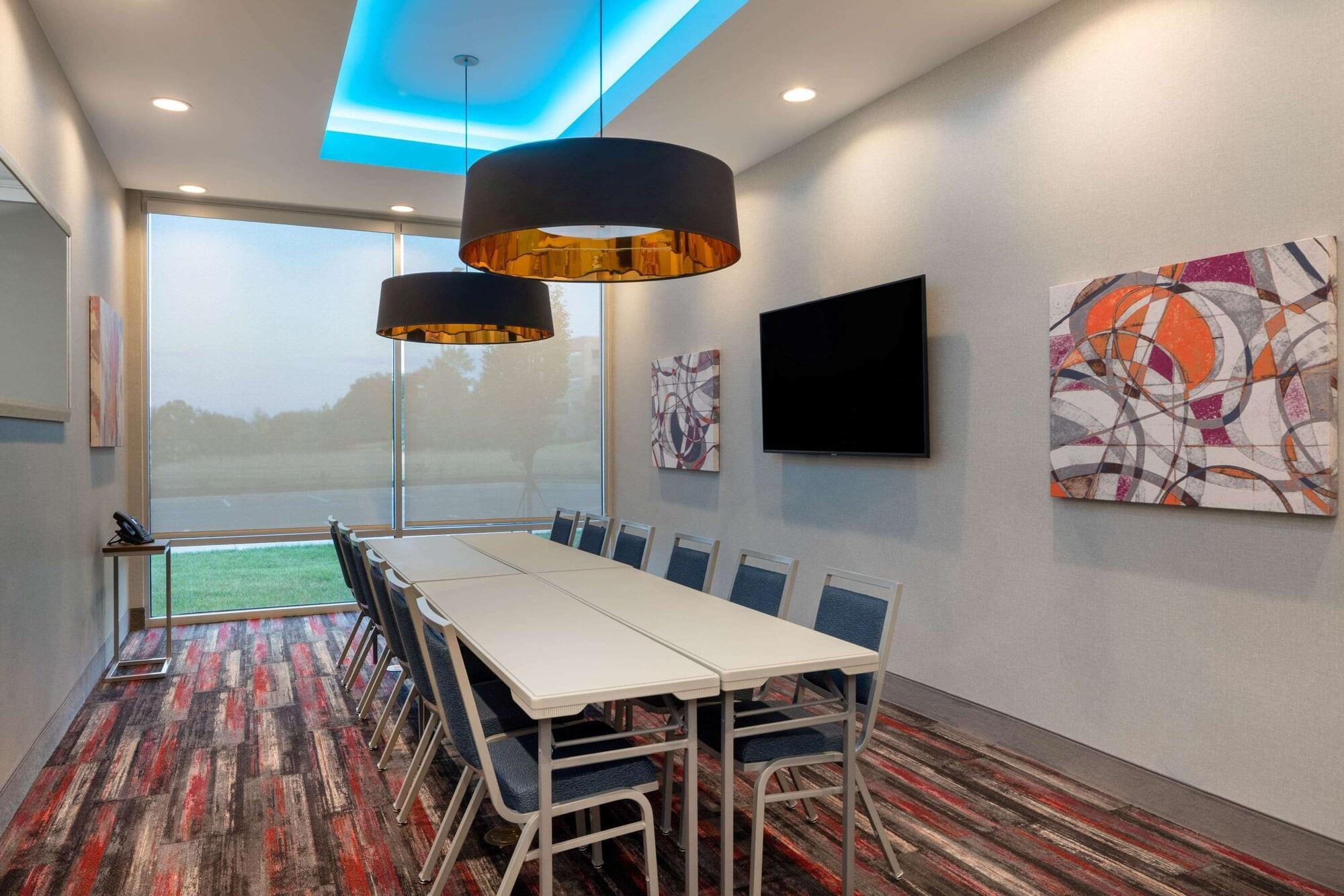 Sala de Reuniones La Quinta Inn & Suites by Wyndham Greensboro Arpt High Point