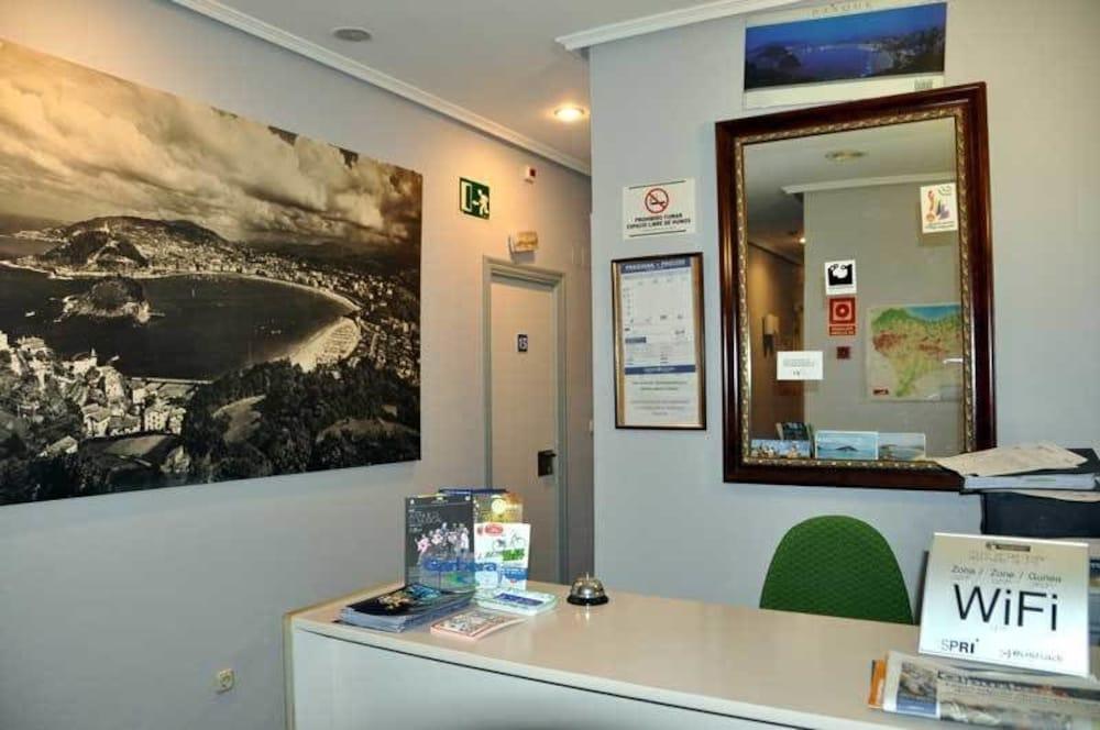 Vista Lobby Pensión Donostiarra