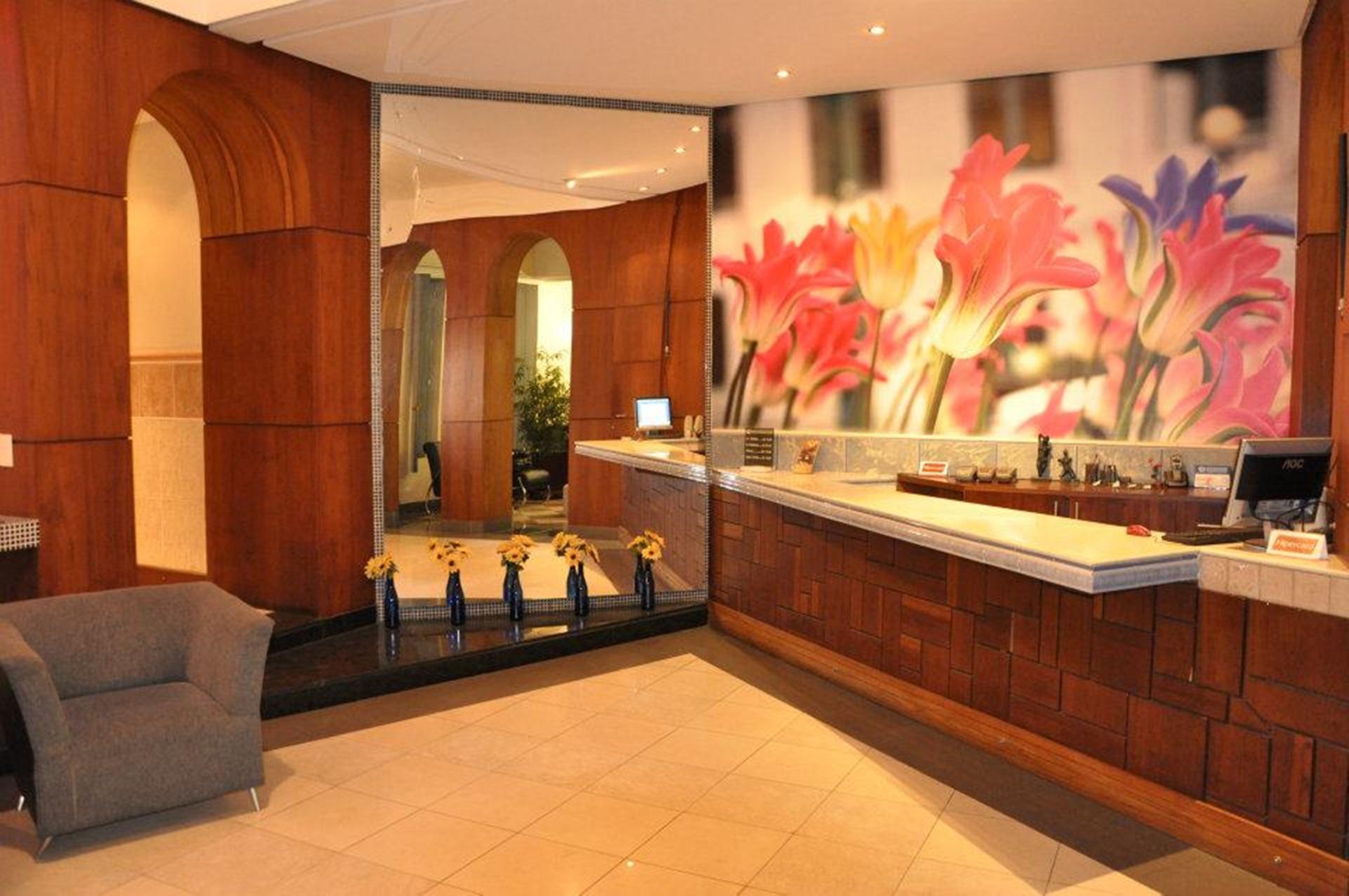 Vista Lobby Express Plaza Hotel