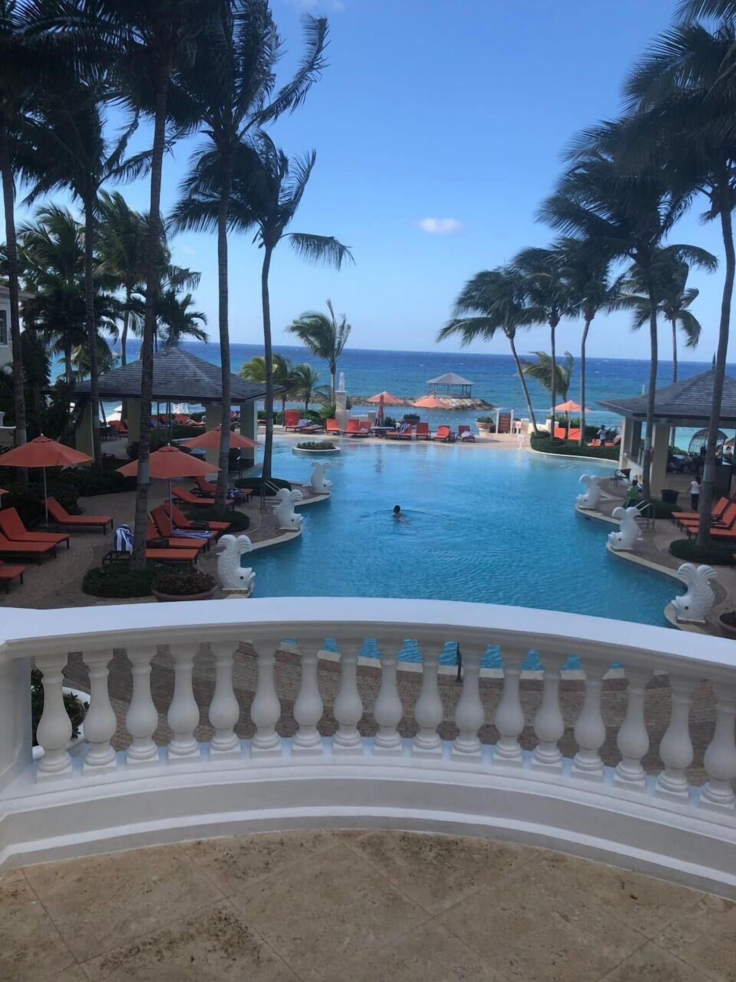 Varios Palmyra Luxury Beach Condo