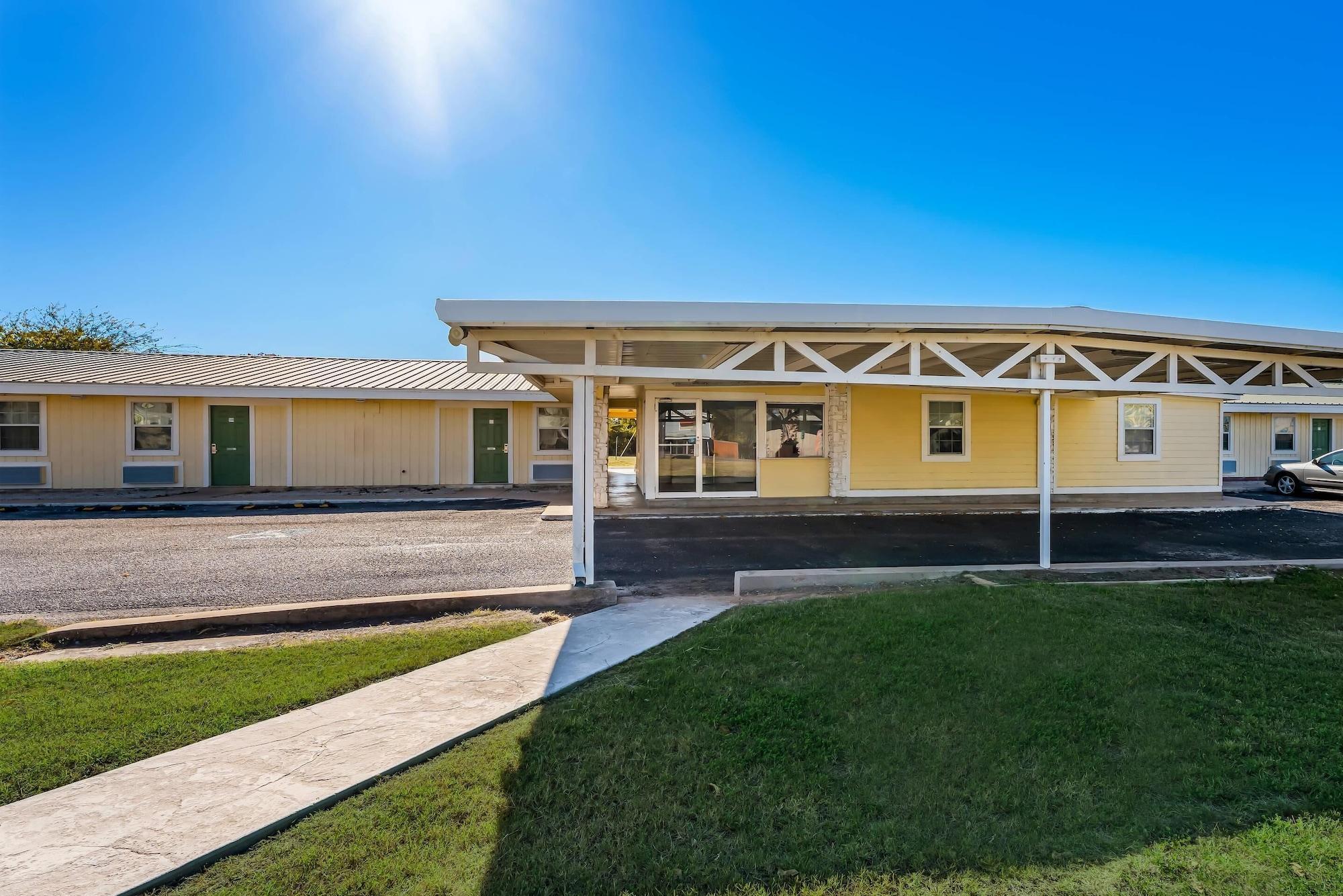 Vista Exterior Rodeway Inn Kingsland - Lake LBJ