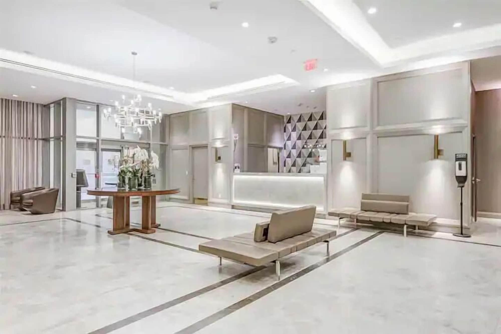 Vista Lobby Yorkville Express Stays