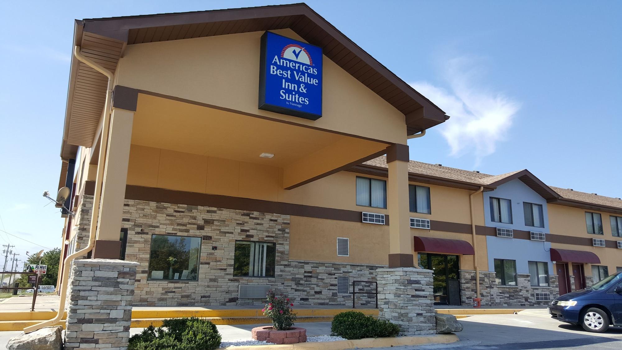 Vista Exterior Americas Best Value Inn & Suites Harrisonville