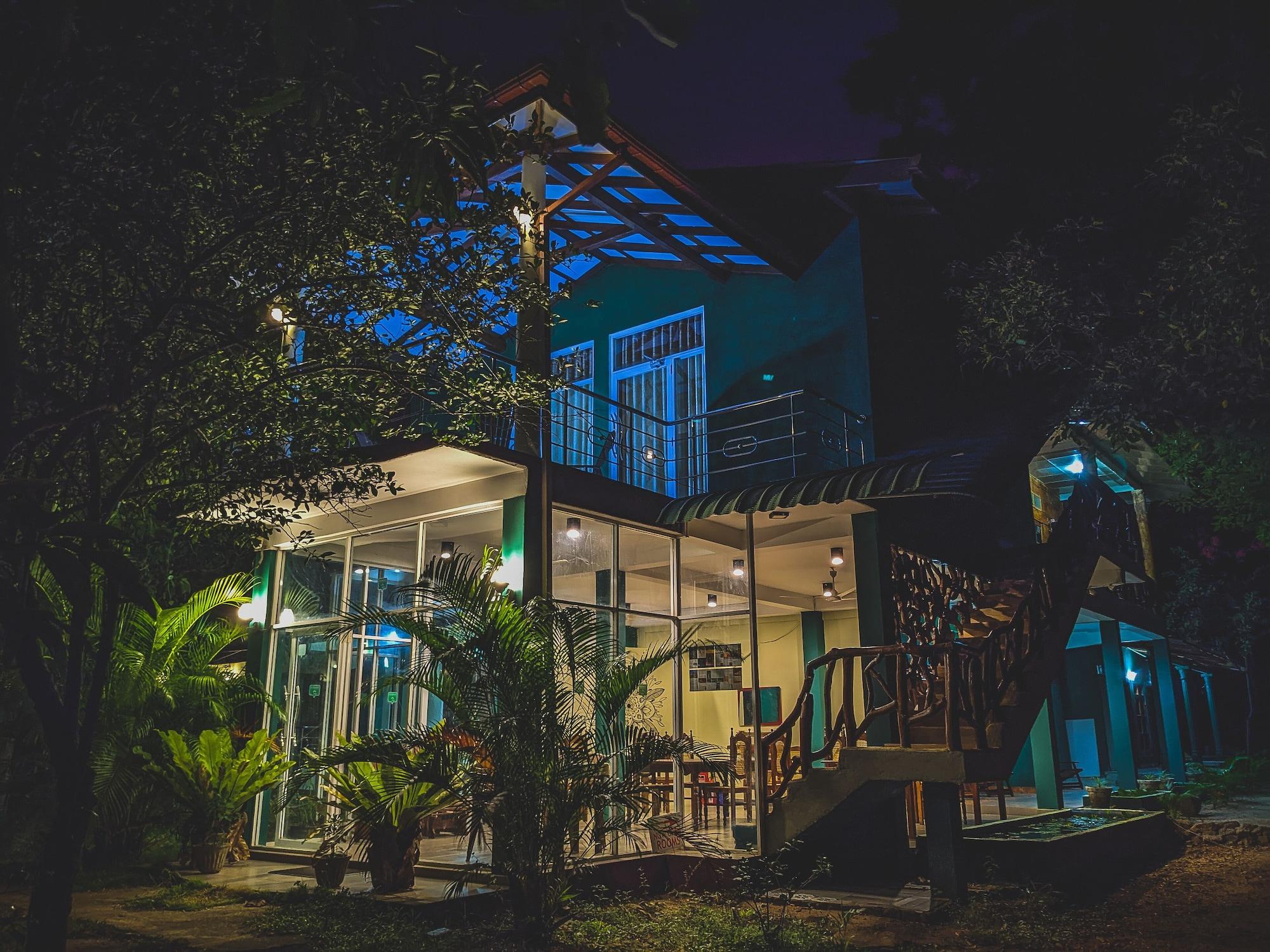 Varios Sigiri Choona Lodge