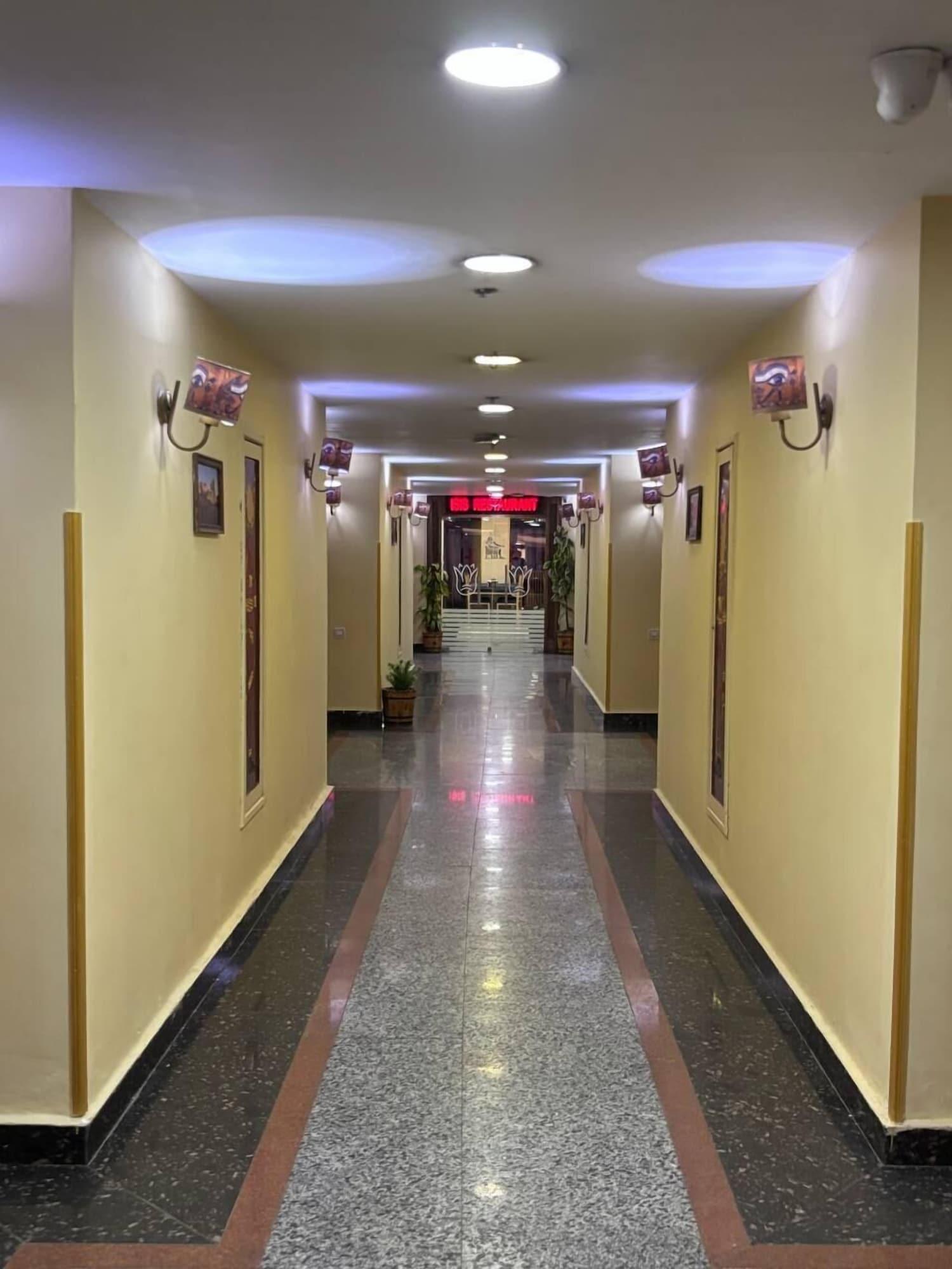 Vista Lobby Elite Pyramids View Inn