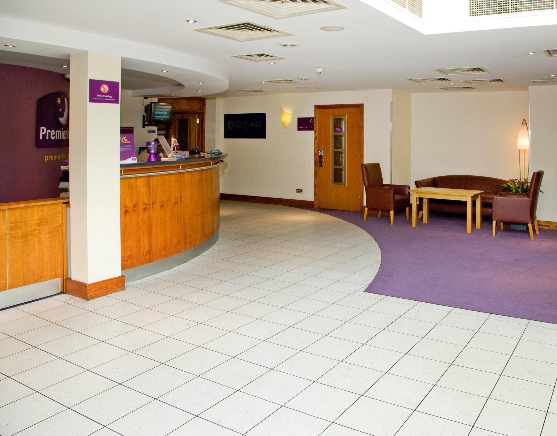 Vista Lobby Premier Inn Watford Central