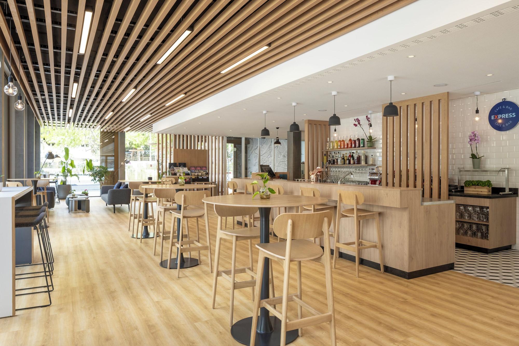 Vista Lobby Holiday Inn Express & Suites Sion by IHG