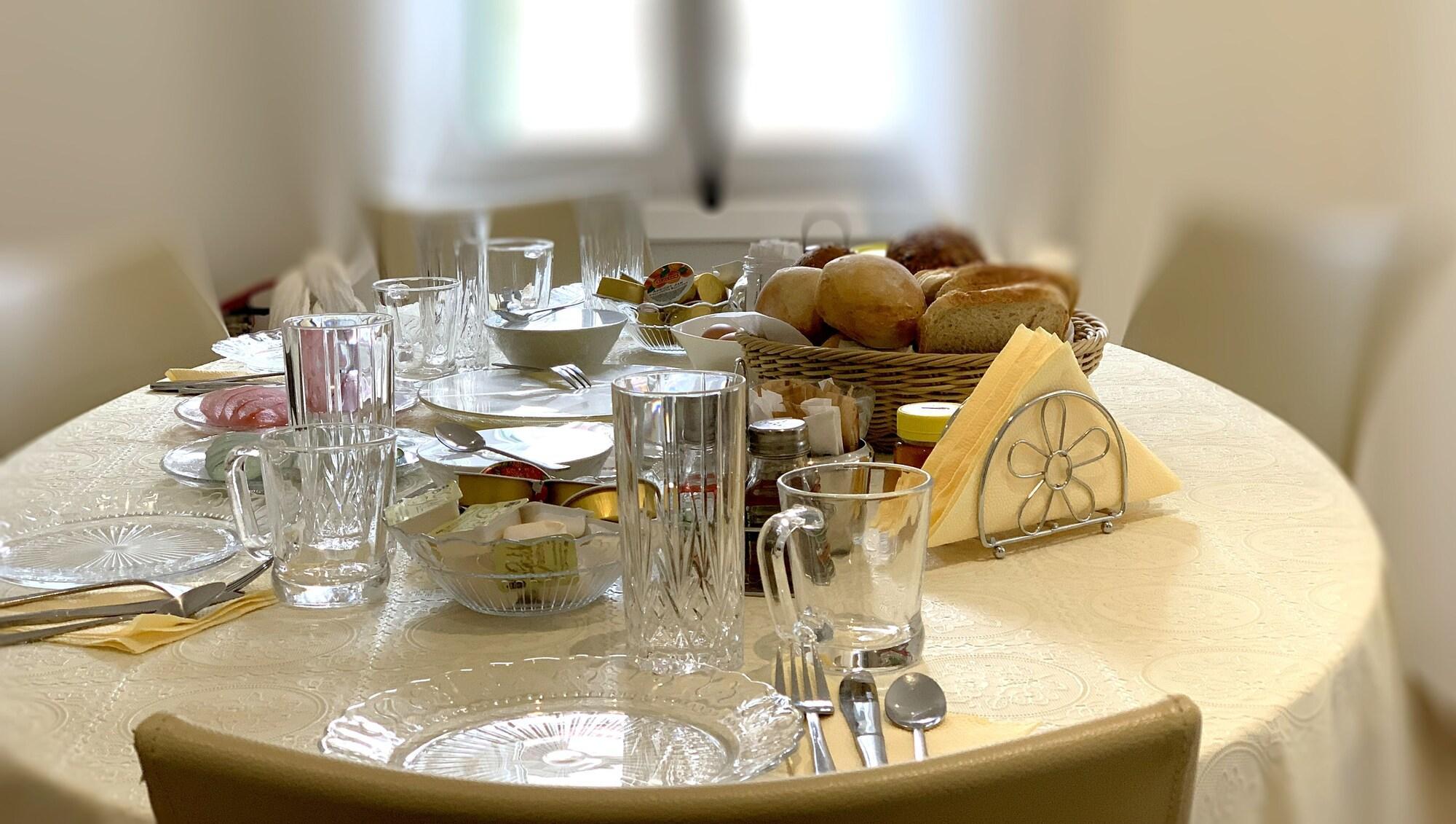 Vista Lobby Avgi's Home