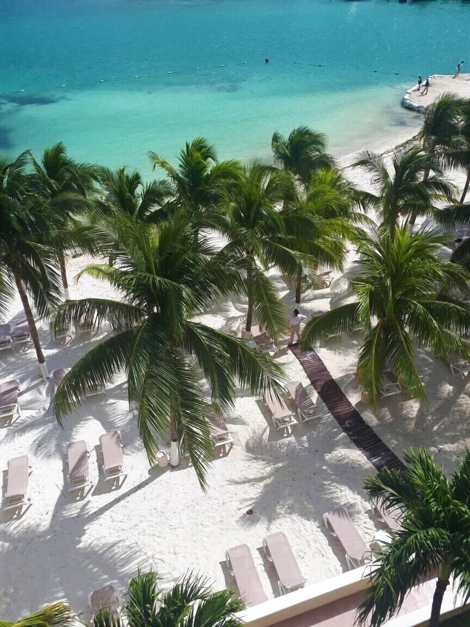 Playa Occidental Costa Cancun