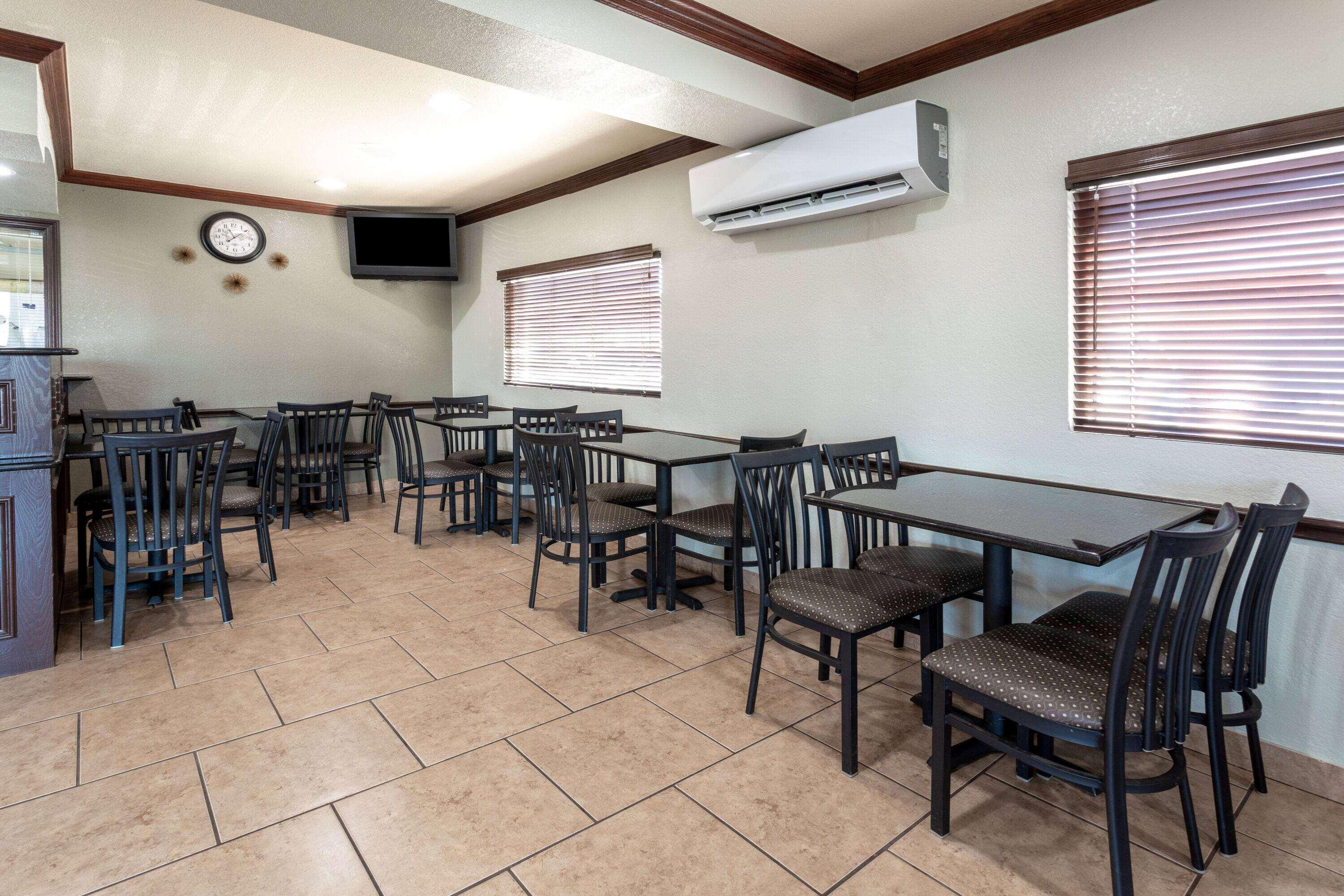 Vista Lobby Super 8 by Wyndham Amarillo Central TX