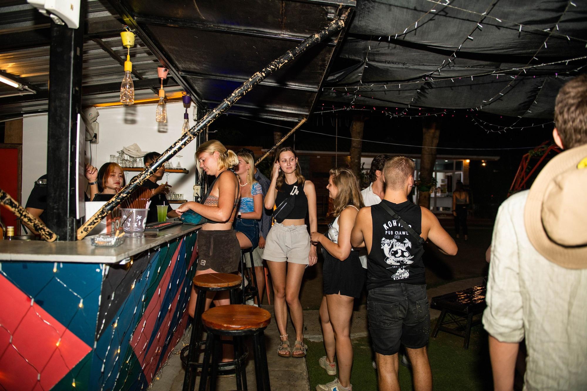 Bar/Salón Mad Monkey Pai