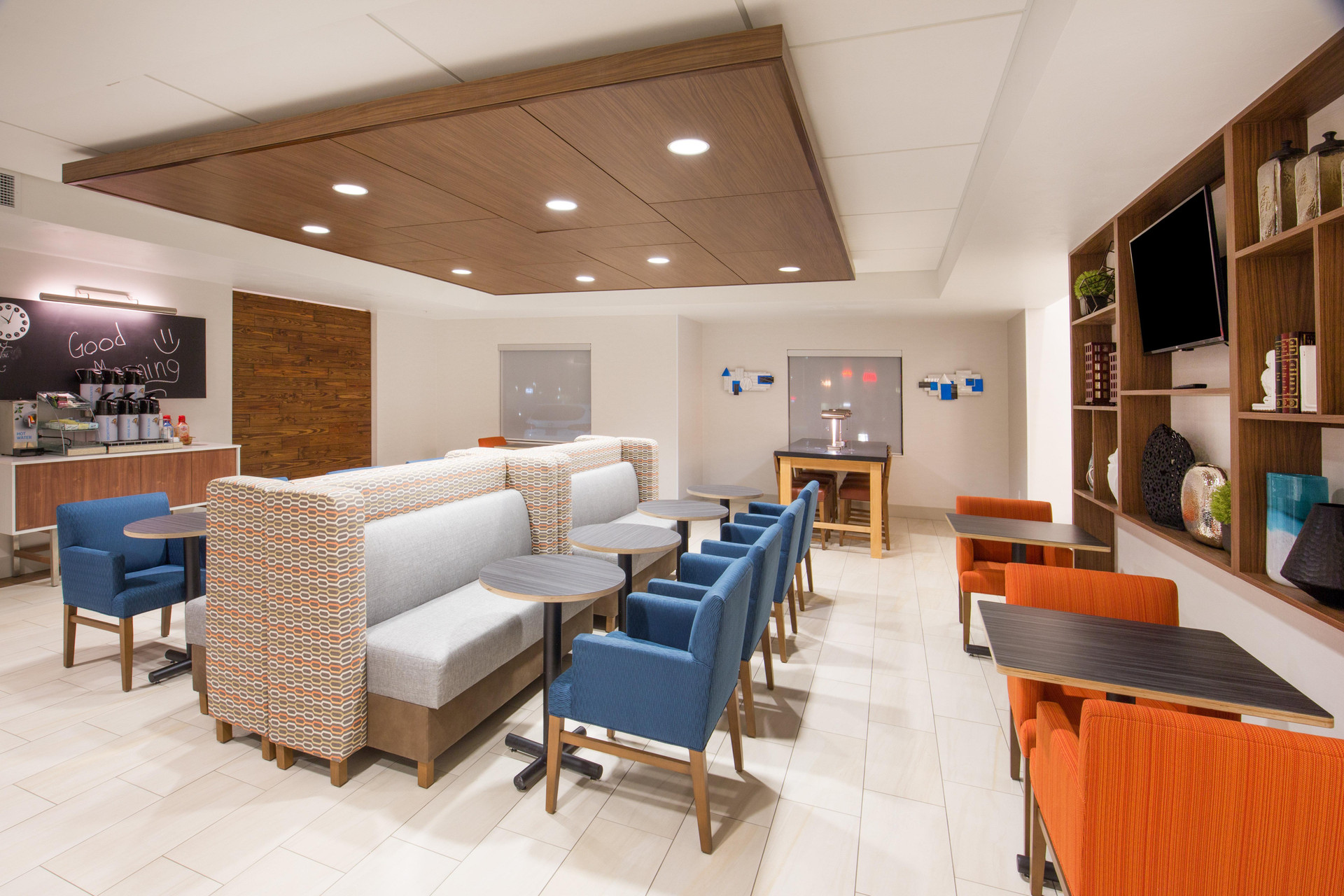 Vista Lobby Holiday Inn Express & Suites Pahrump by IHG