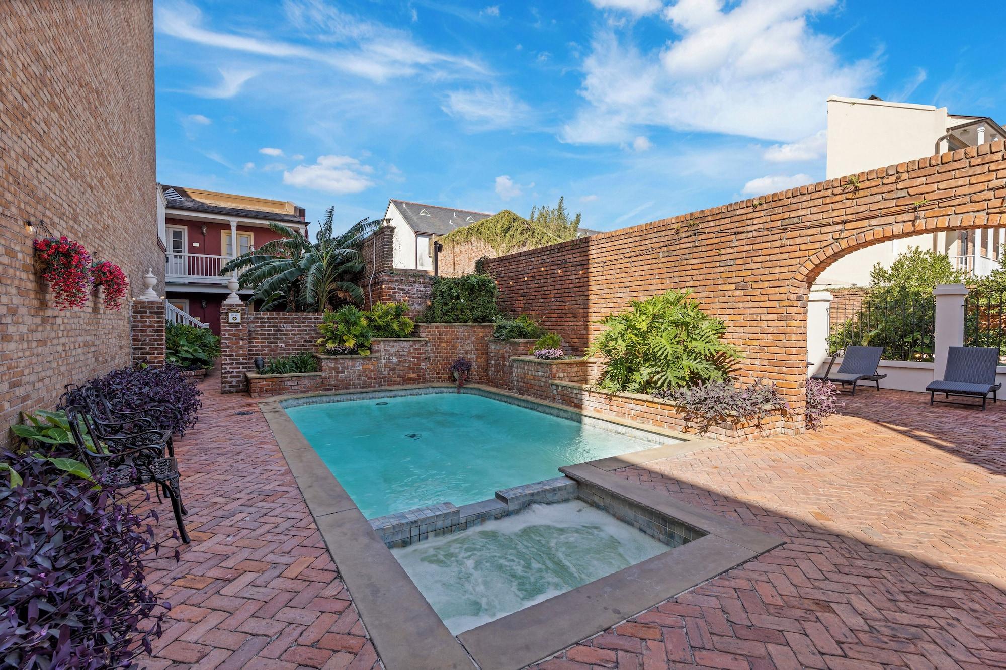 Vista Piscina Grenoble House