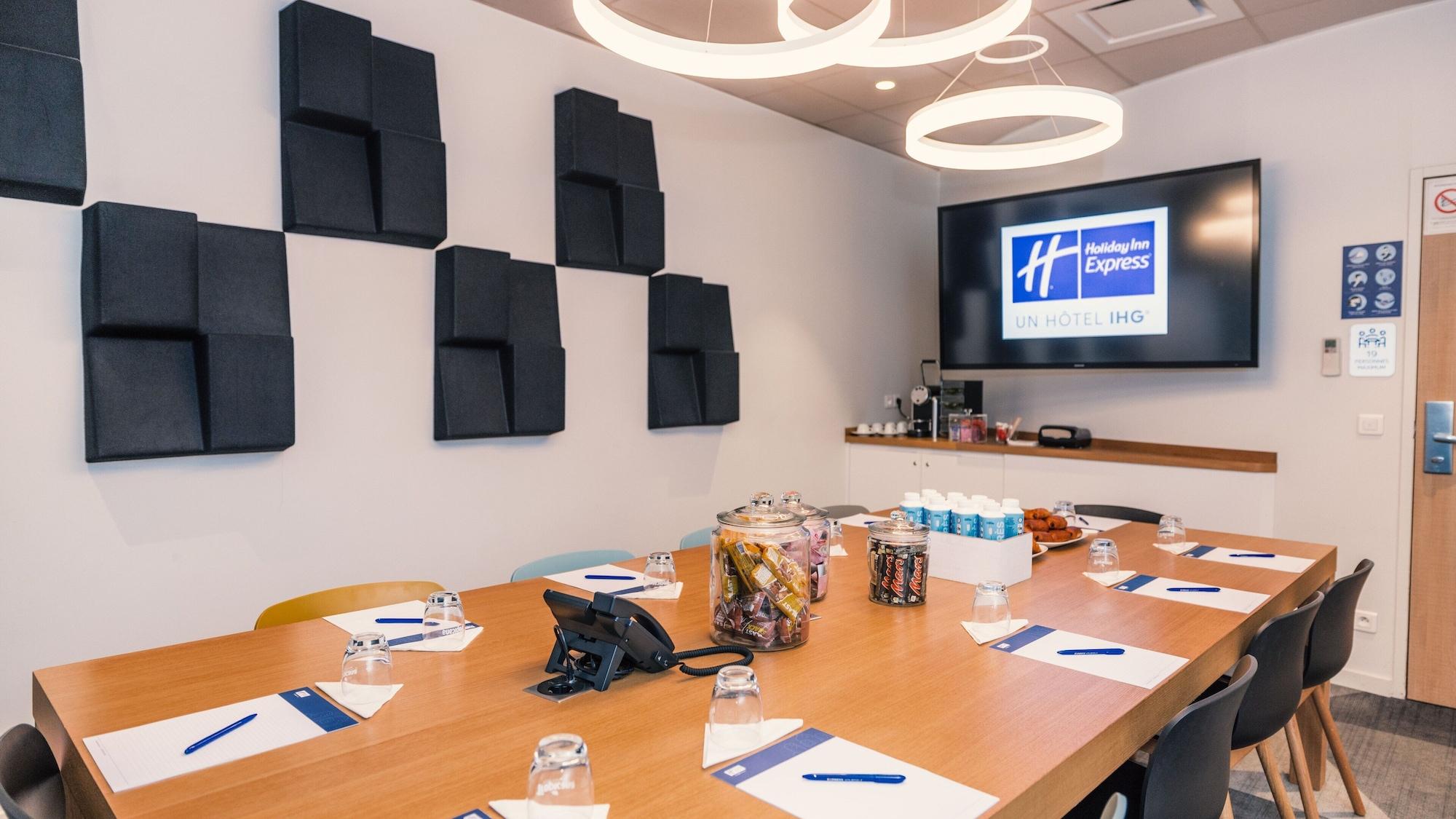 Sala de Reuniones Holiday Inn Express Paris - CDG Airport by IHG