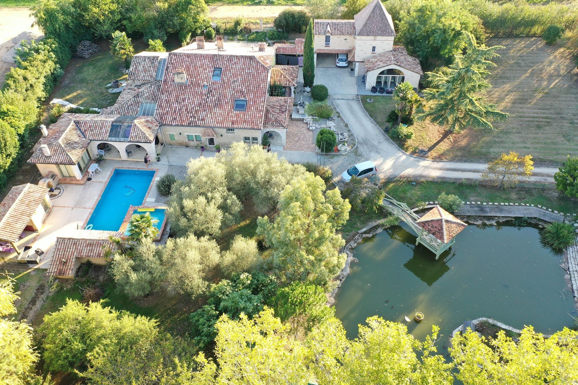 Varios Le Bois de Montpouillan