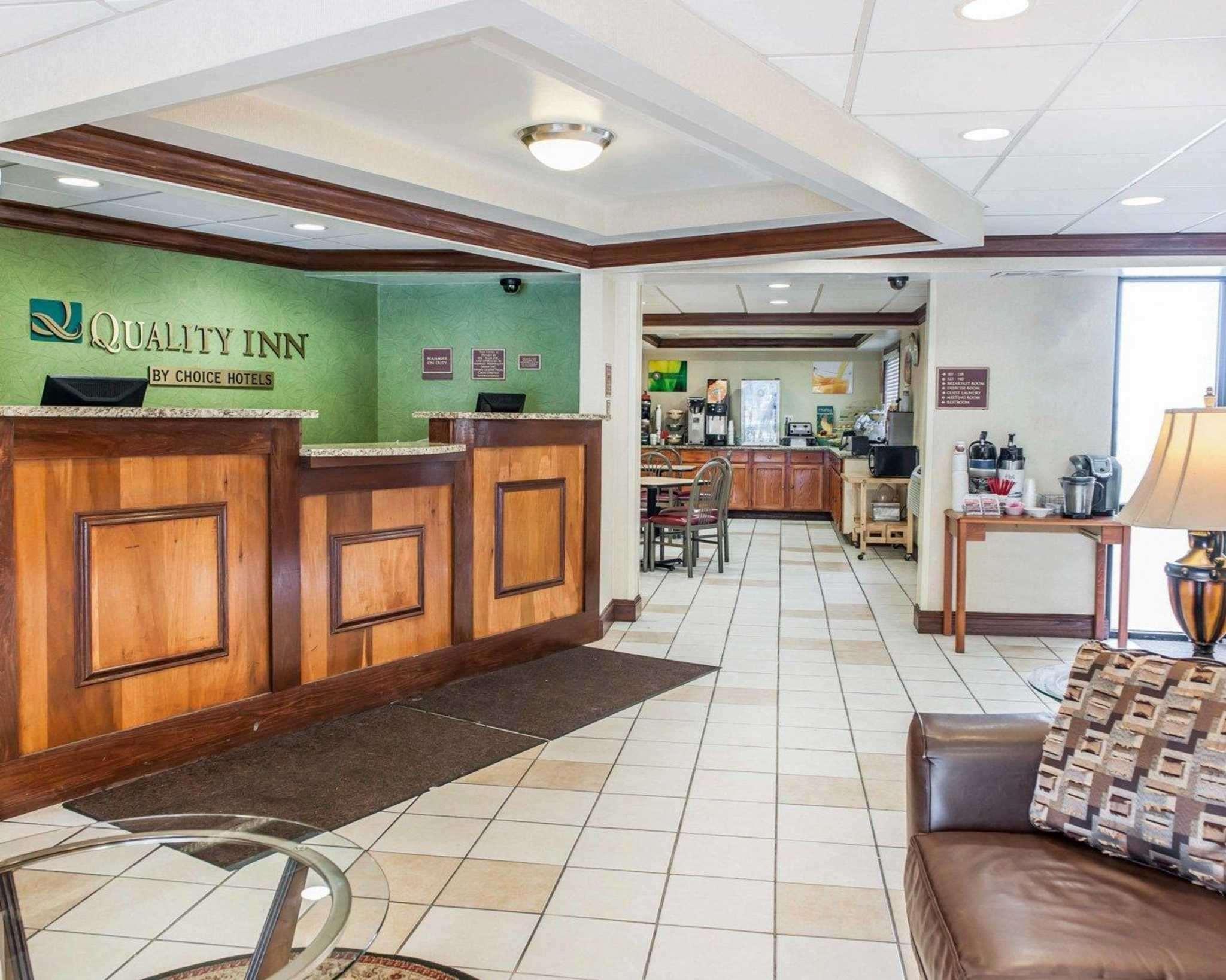 Vista Lobby Quality Inn South
