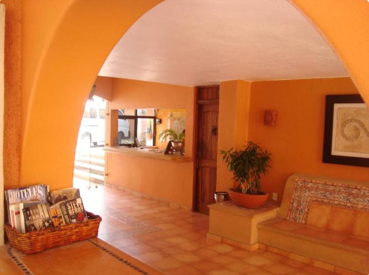 Vista do lobby Villa Mexicana