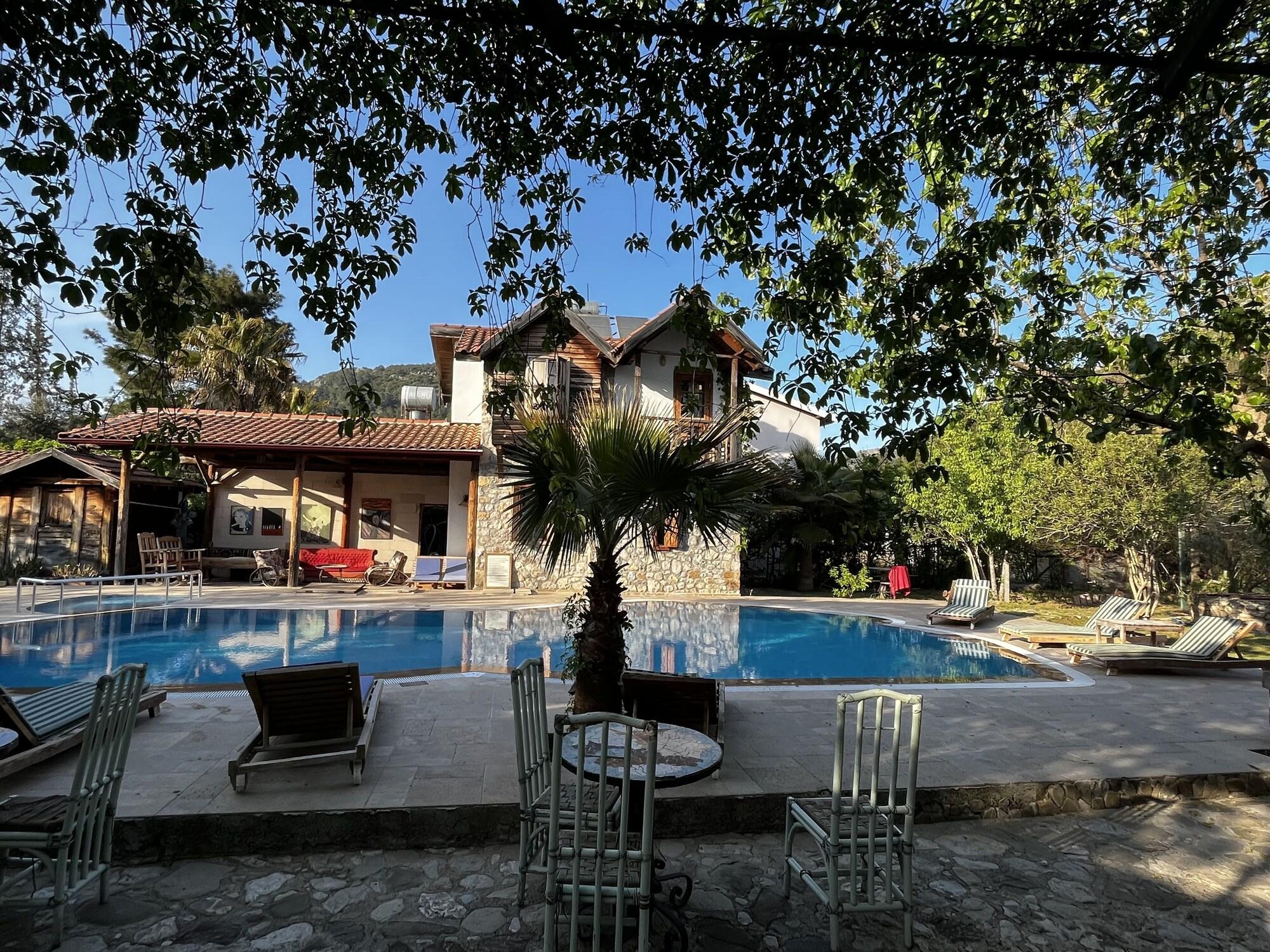 Vista Exterior Koyevi Olympos Countryhouse