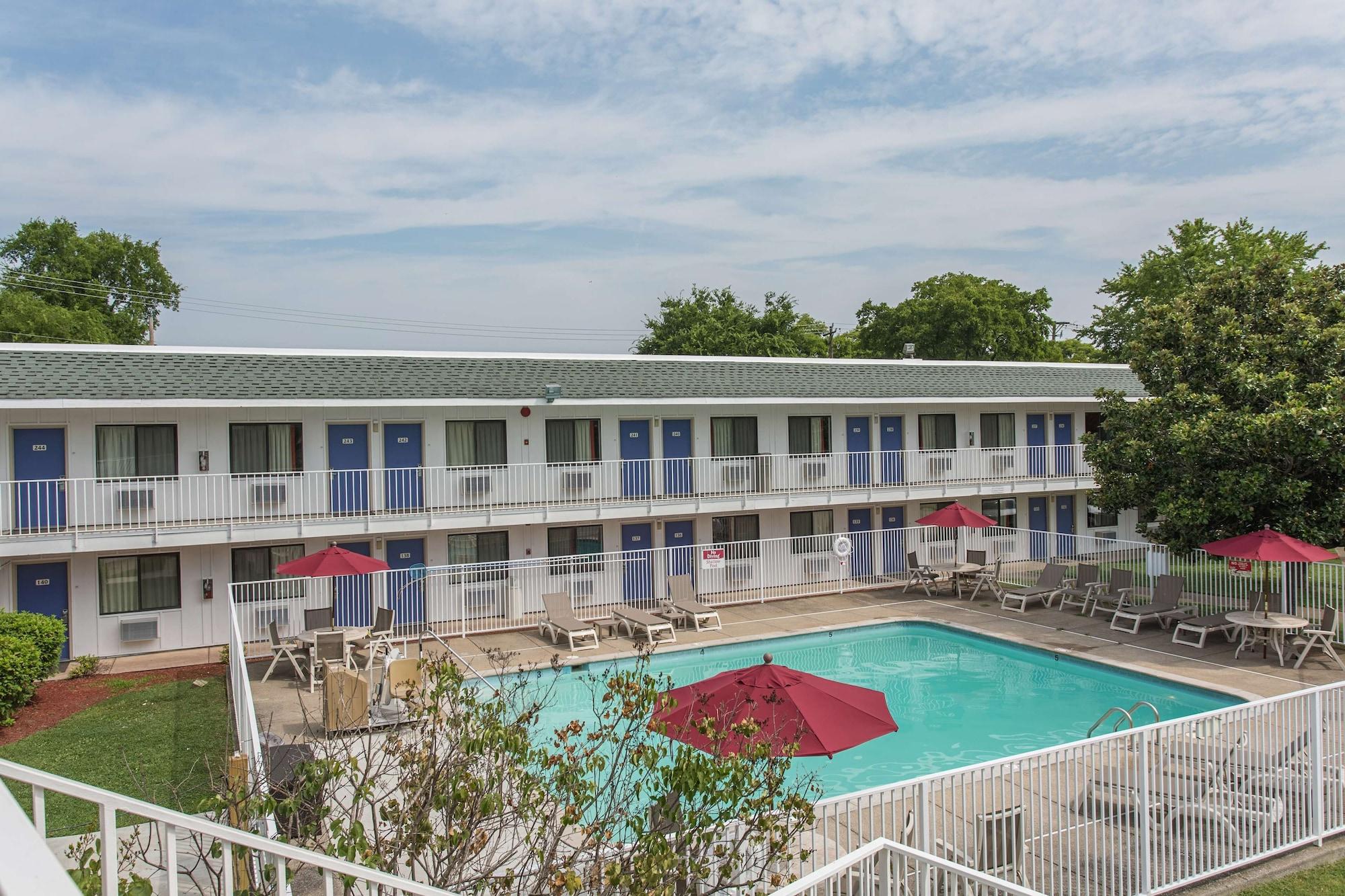 Vista Piscina Motel 6 Goodlettsville, TN - Nashville