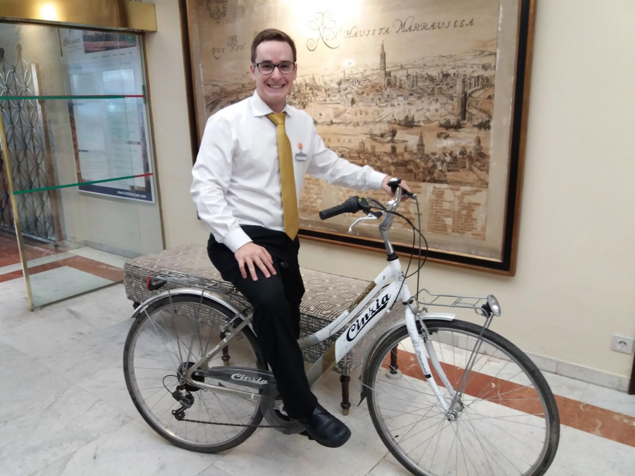 Instalaciones Recreativas Becquer Hotel, Historic City Center