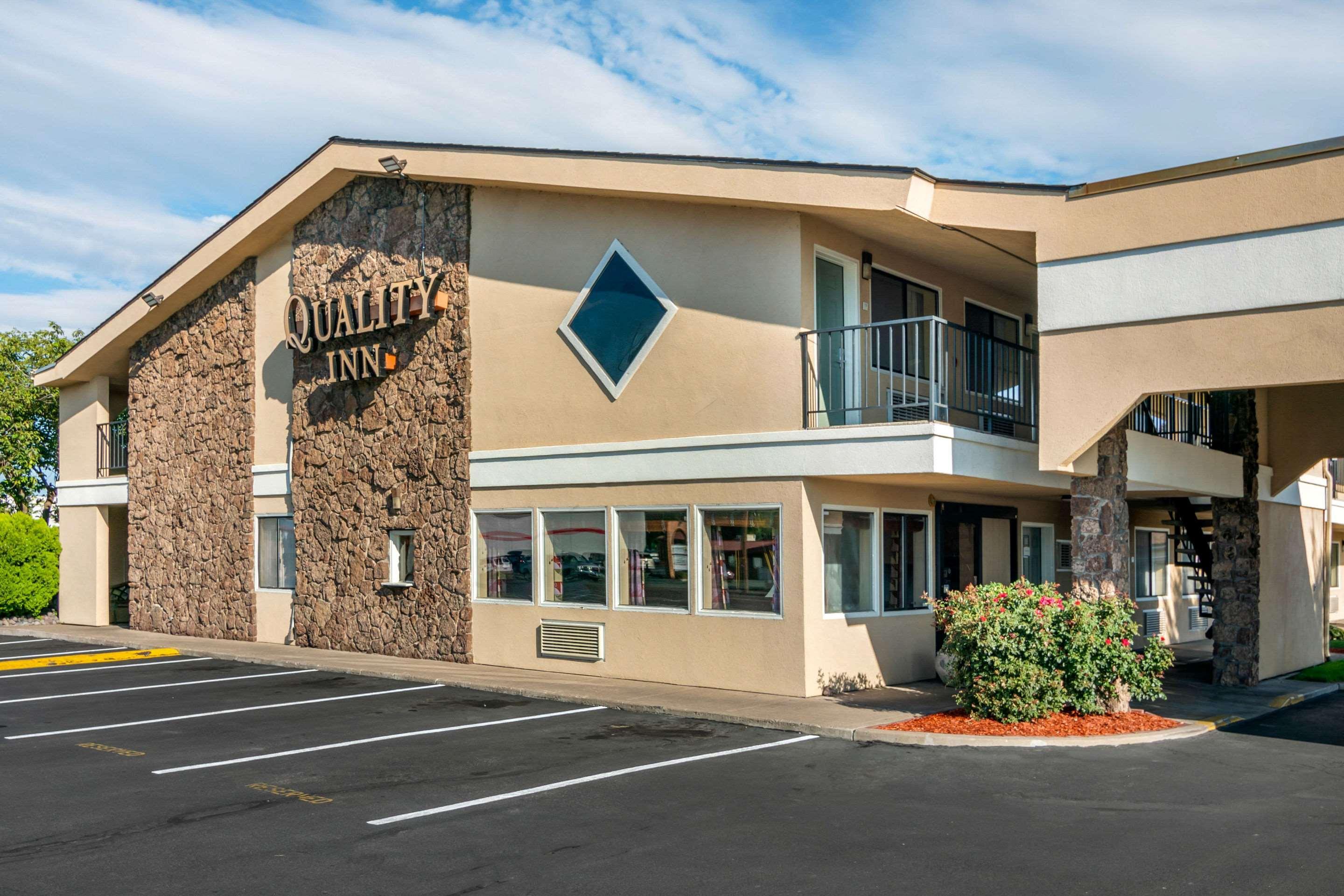 Vista Exterior Quality Inn Klamath Falls - Crater Lake Gateway