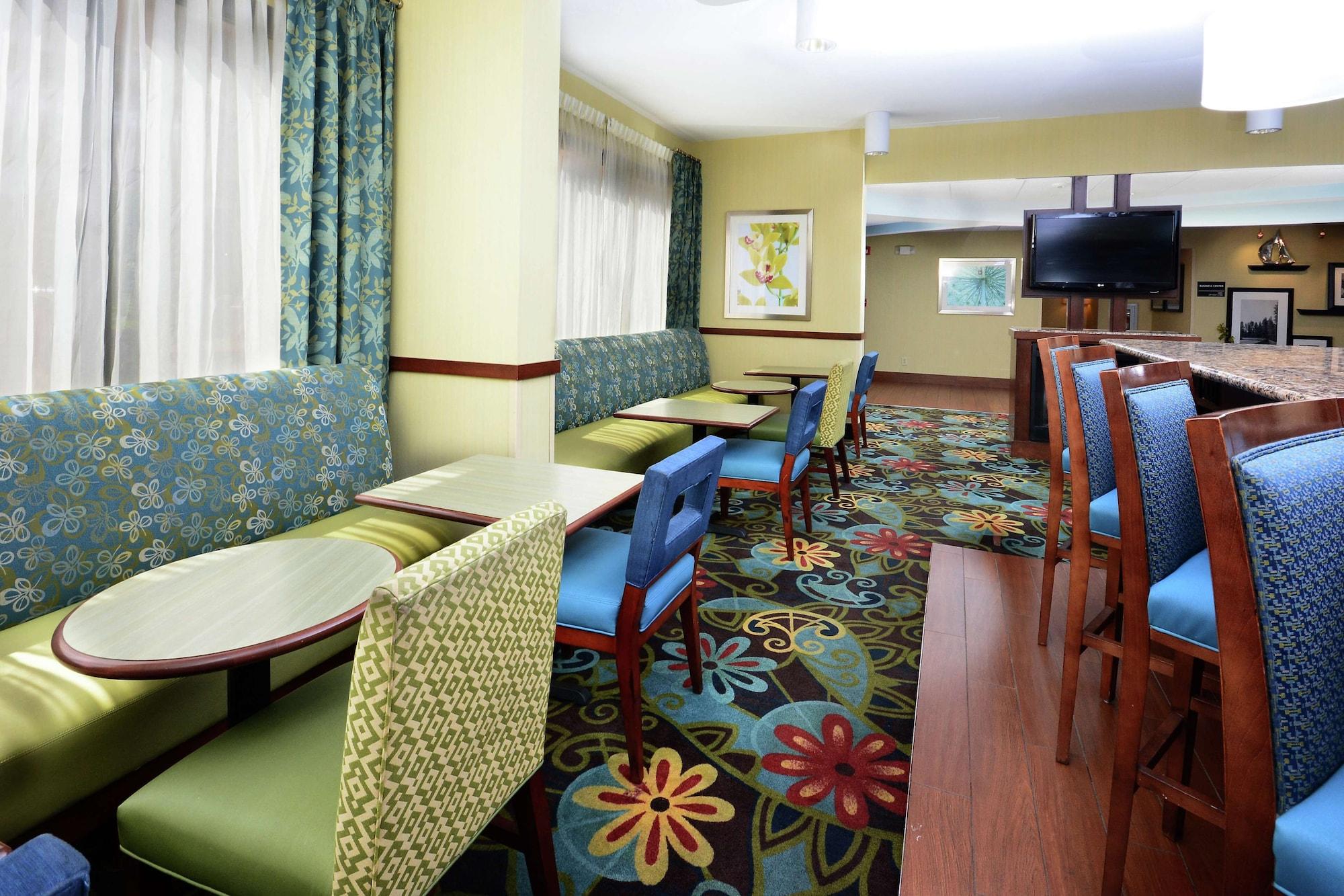 Vista Lobby Hampton Inn Charlotte North / Lake Norman