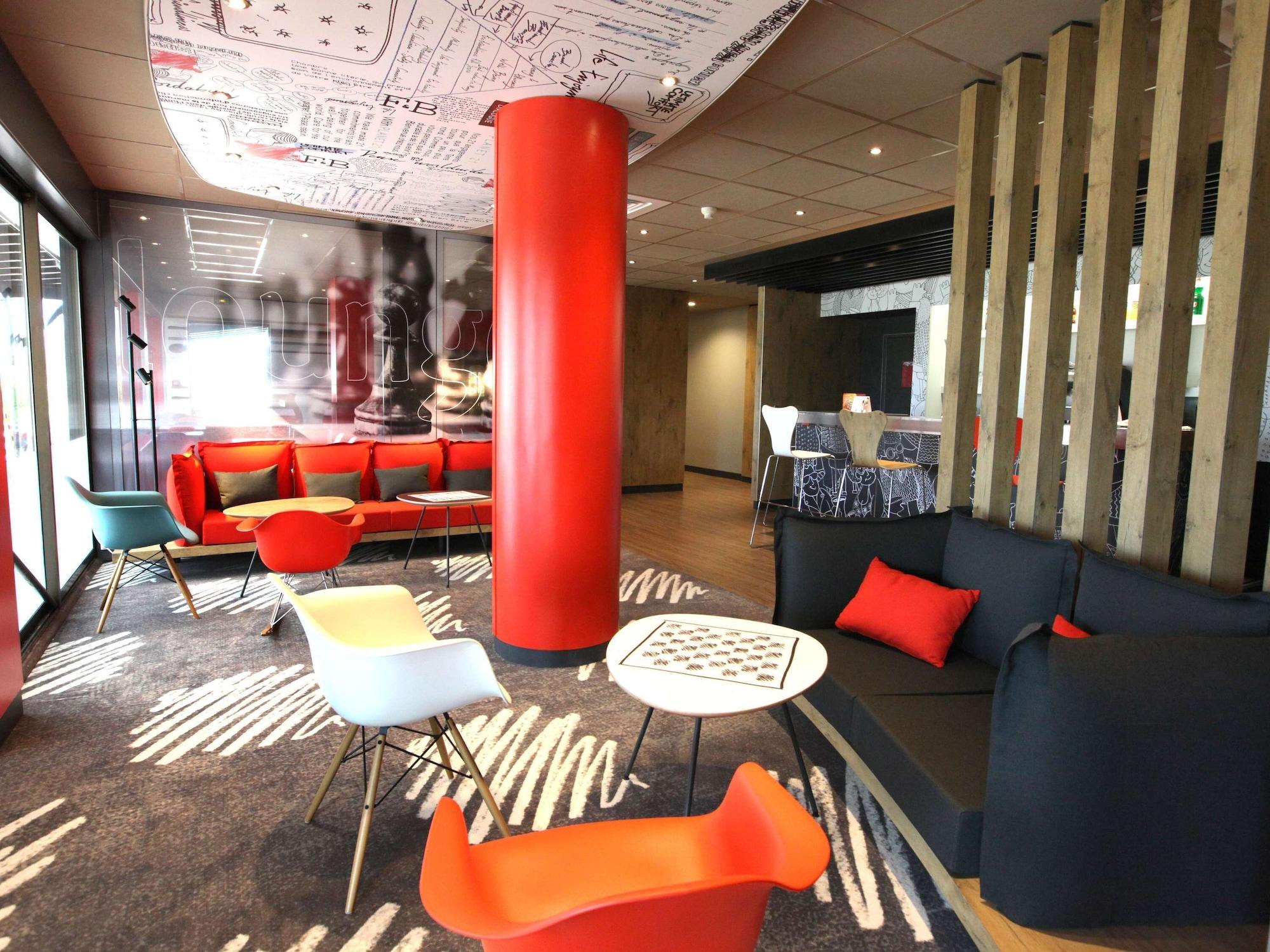 Bar/Salón ibis Aurillac