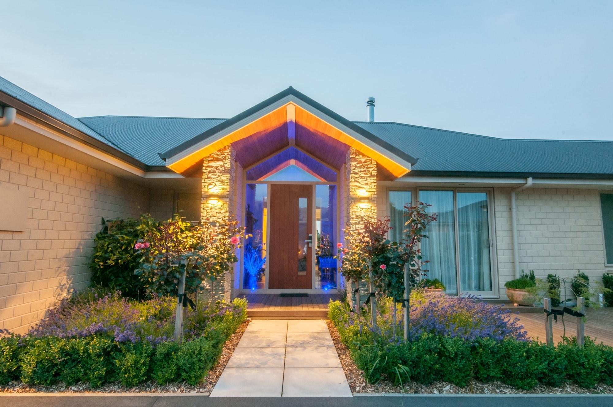 Varios Tawny Hills B&B
