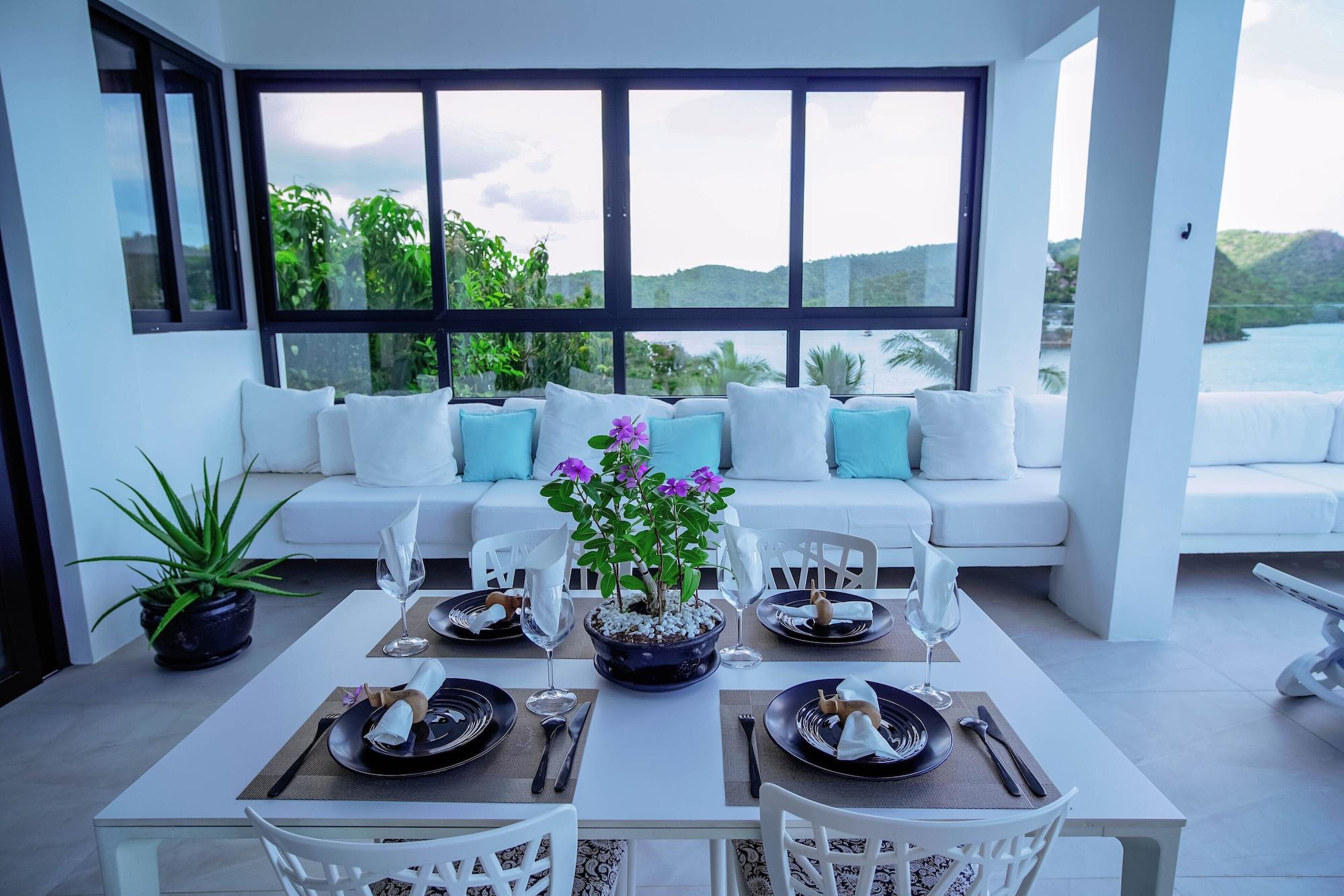 Restaurant Stunning luxe 220sm villa by the sea entirely private with own pool