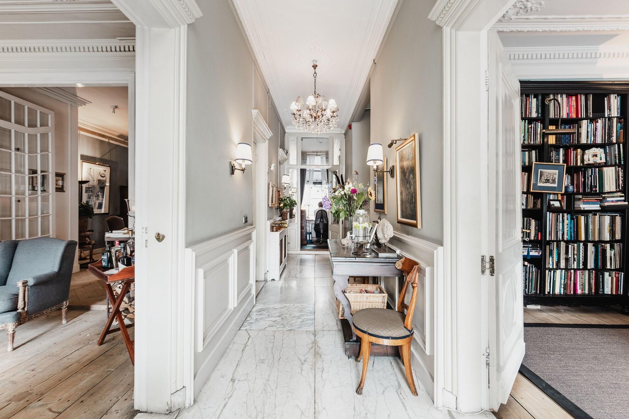 Vista Lobby Hotel 717